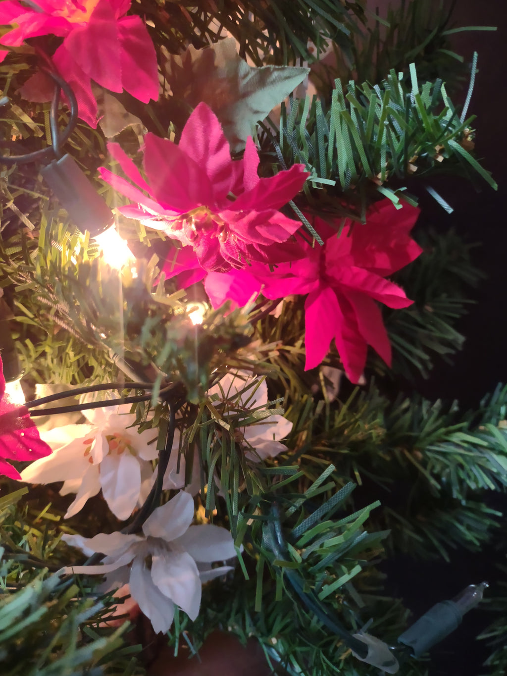 Vintage Artificial Christmas Poinsettia Light Up Tree Wreath Garland (lot 1229)
