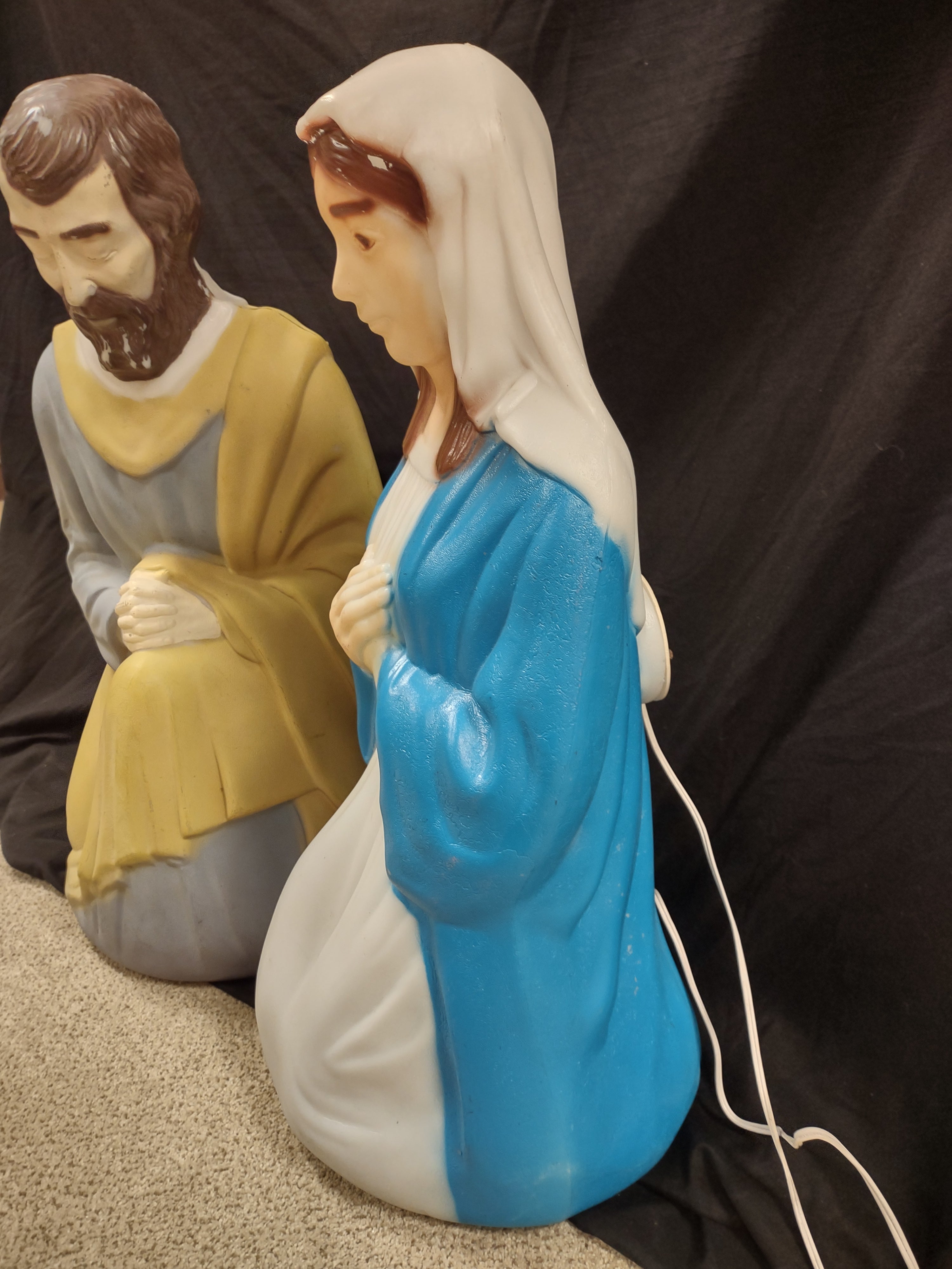 Vintage Christmas Nativity Mary Joseph Blow Mold Light Up (lot 1310)