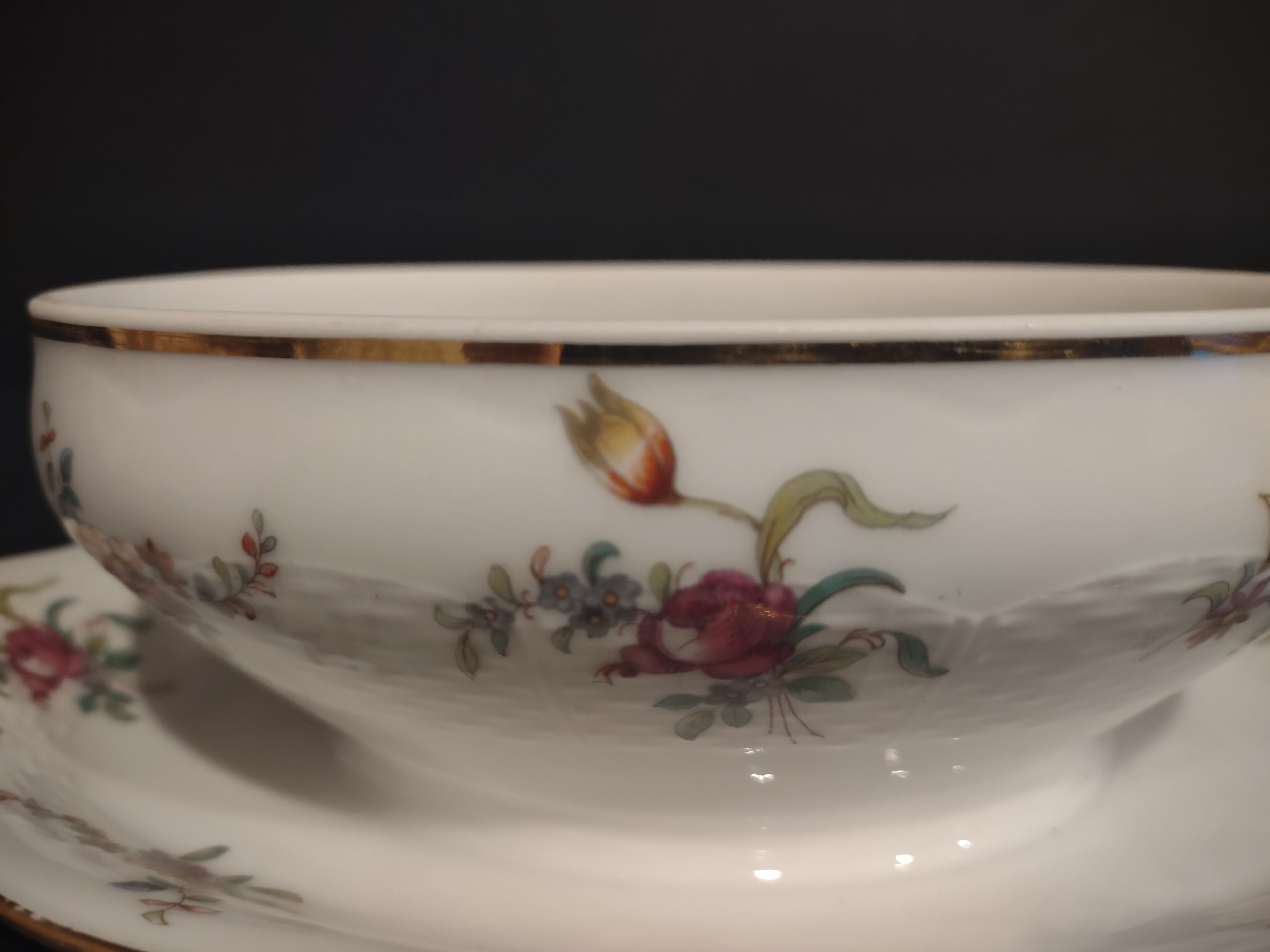 Haviland Limoges France Gold Trim Gravy Bowl Flower Design (lot 596)