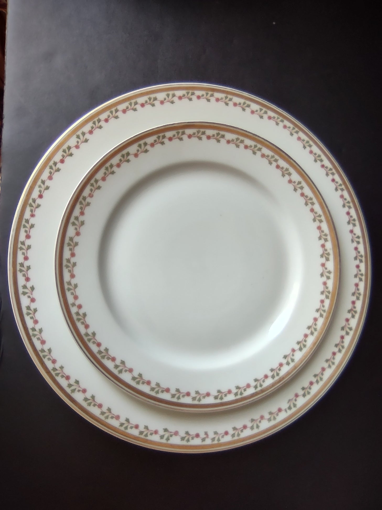 Old Abbey France Limoges Dinner & Dessert/Salad Plate Clover Gold Trim (lot 863)