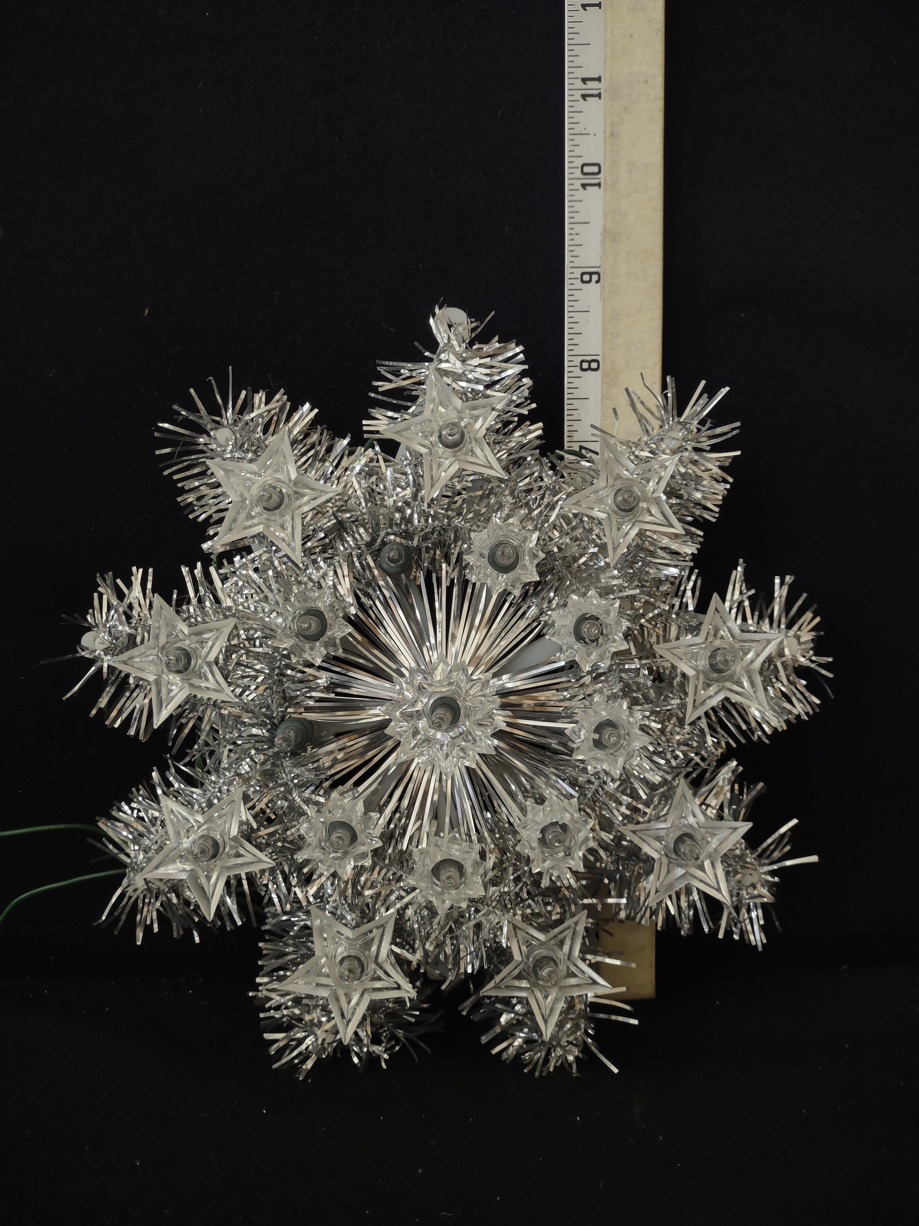 Vintage Lighted Tinsel Snowflake Wall Window Hanging (Lot 3685)