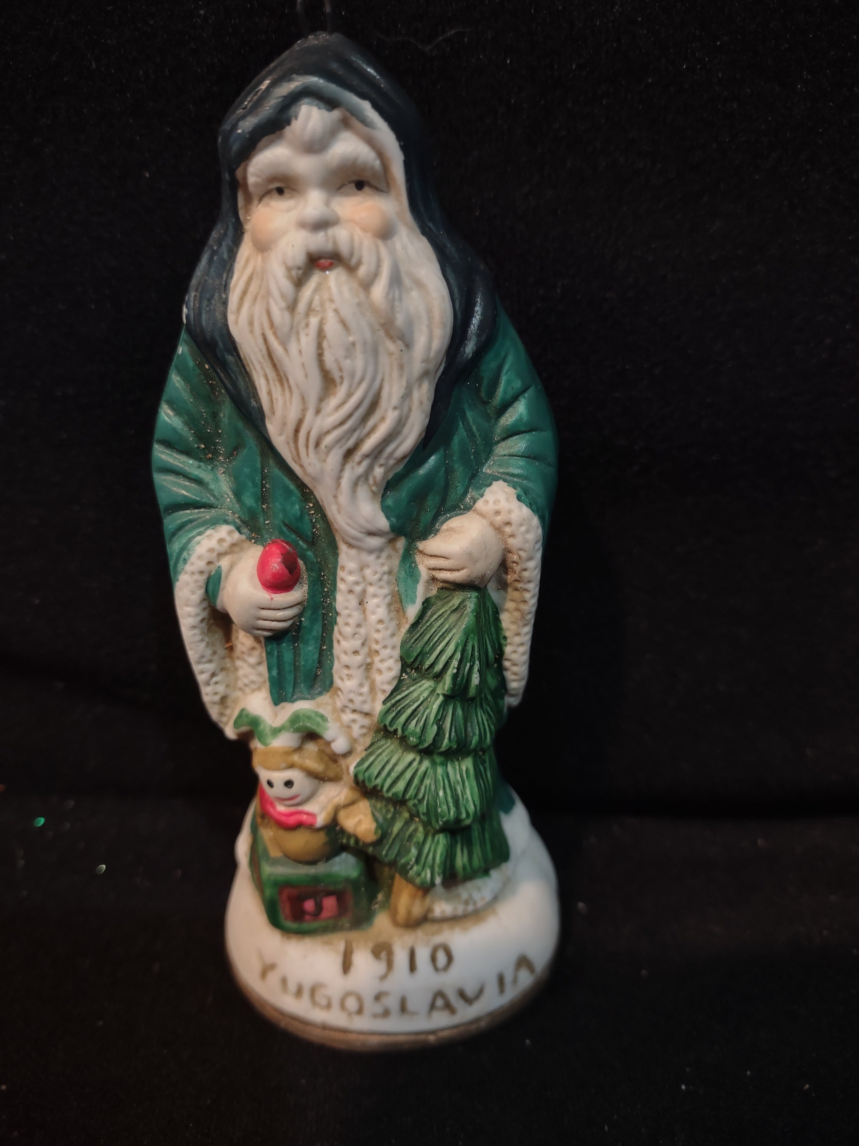Vintage Christmas Ceramic Santa Of The World Figurines Set Of 6 (Lot 3987)