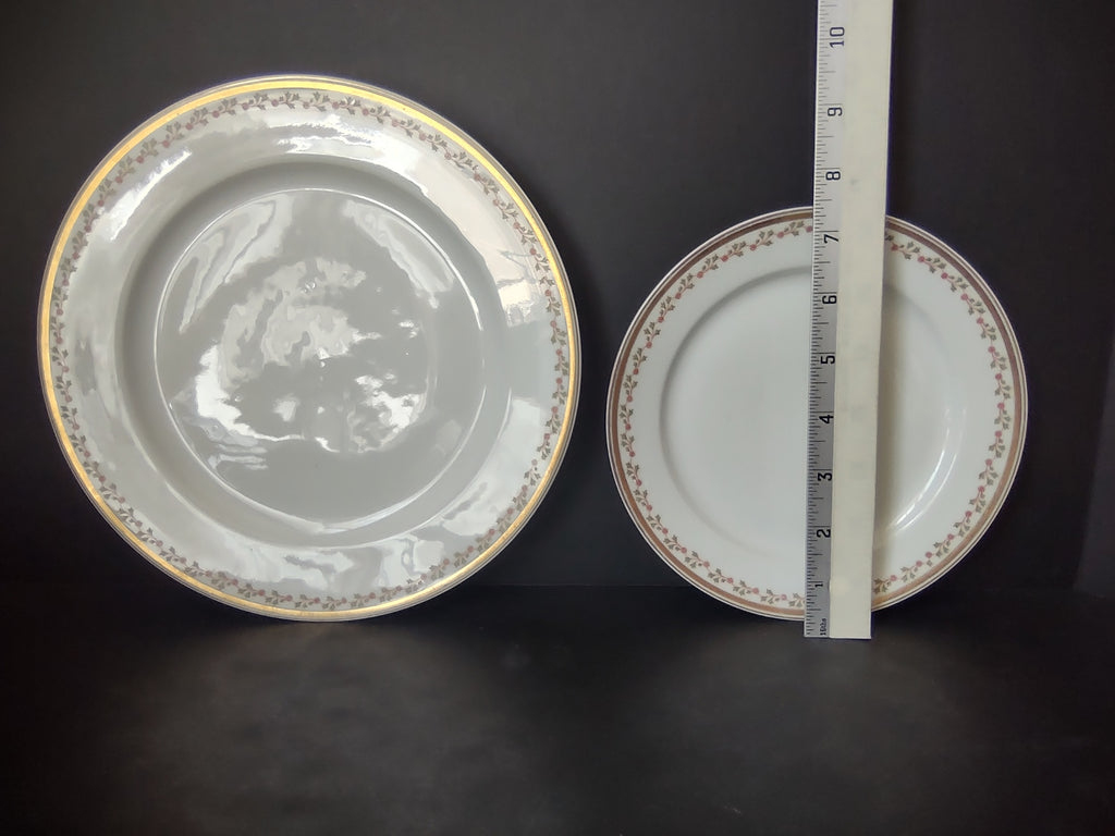 Old Abbey France Limoges Dinner & Dessert/Salad Plate Clover Gold Trim (lot 863)