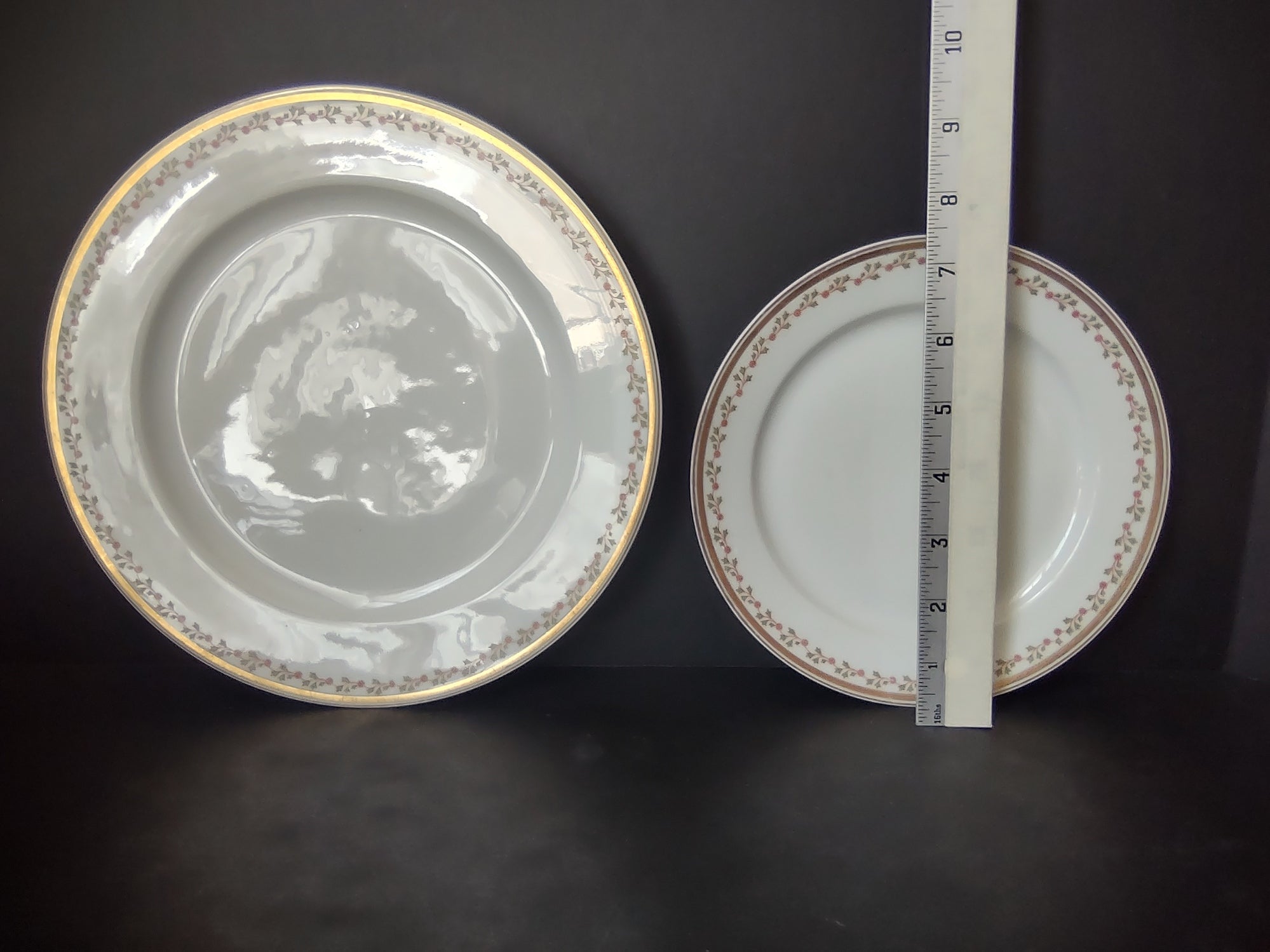 Old Abbey France Limoges Dinner & Dessert/Salad Plate Clover Gold Trim (lot 863)
