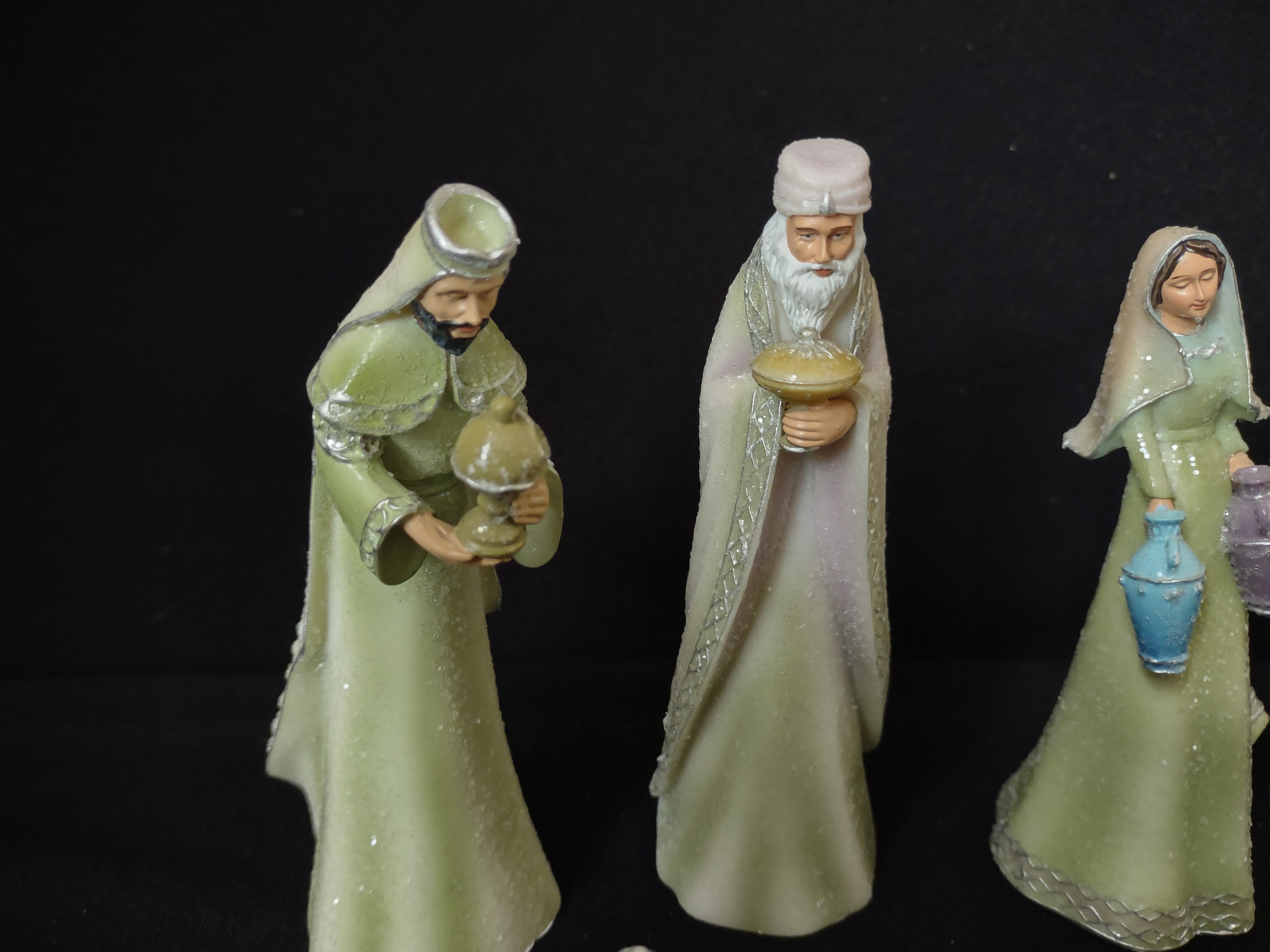 Nativity Hawthorne Village King Gaspar Melchior Lady w Urns Camel Lamb (lot 2288)