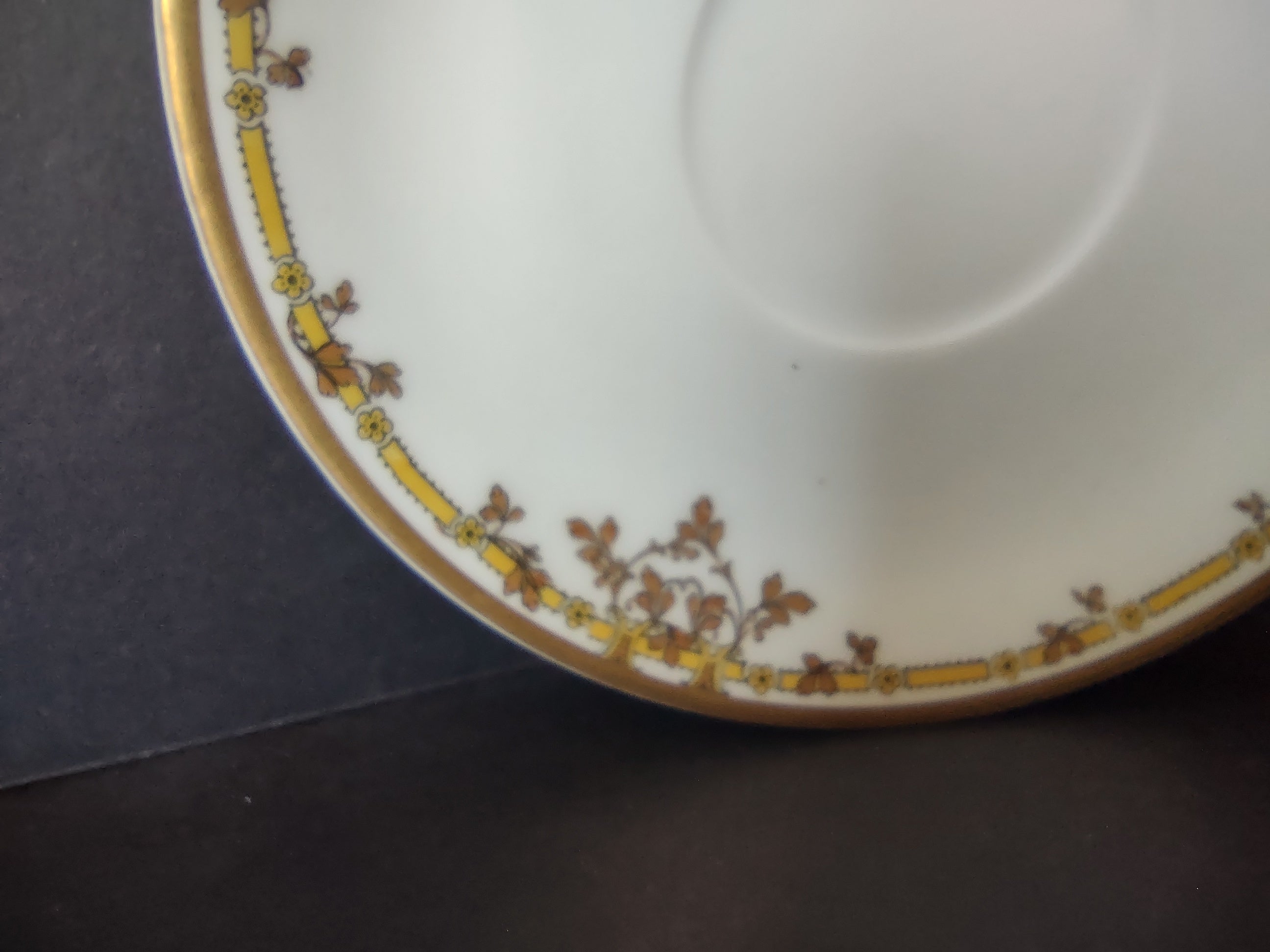Haviland Limoges Saucer Brown Yellow Design (lot 1054)