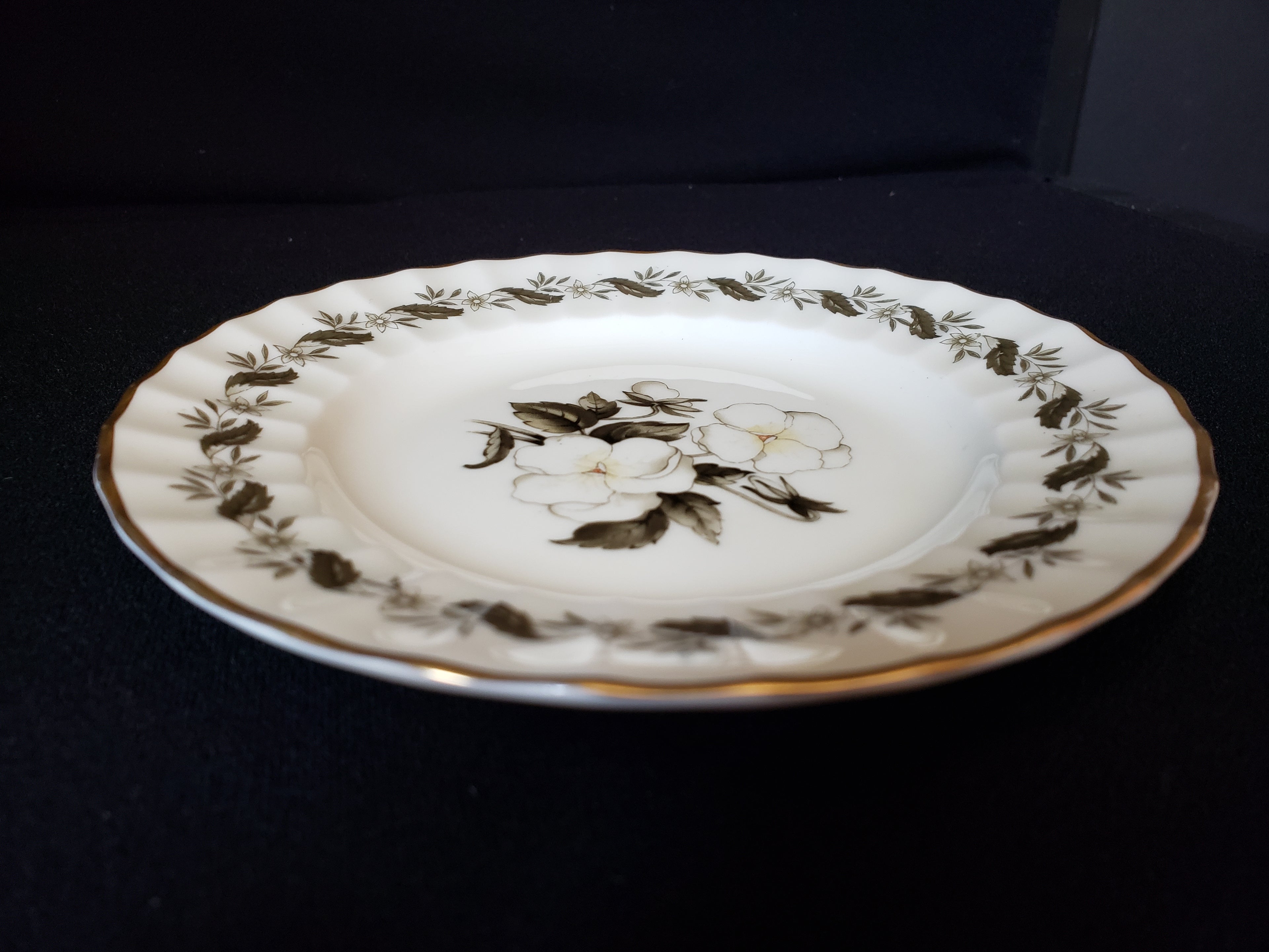 Vintage Royal Worcester Engadine Bread or Dessert Plate 6" (lot 2128)
