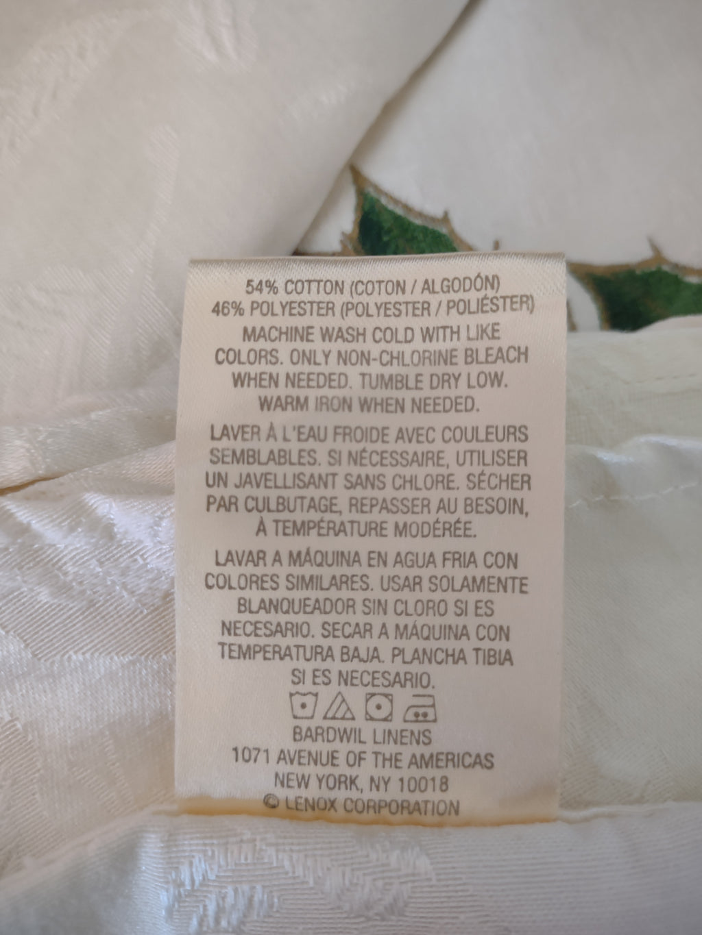 Vintage Lenox Christmas 70" Round Tablecloth Holly Red Green Ribbon (Lot 4371)