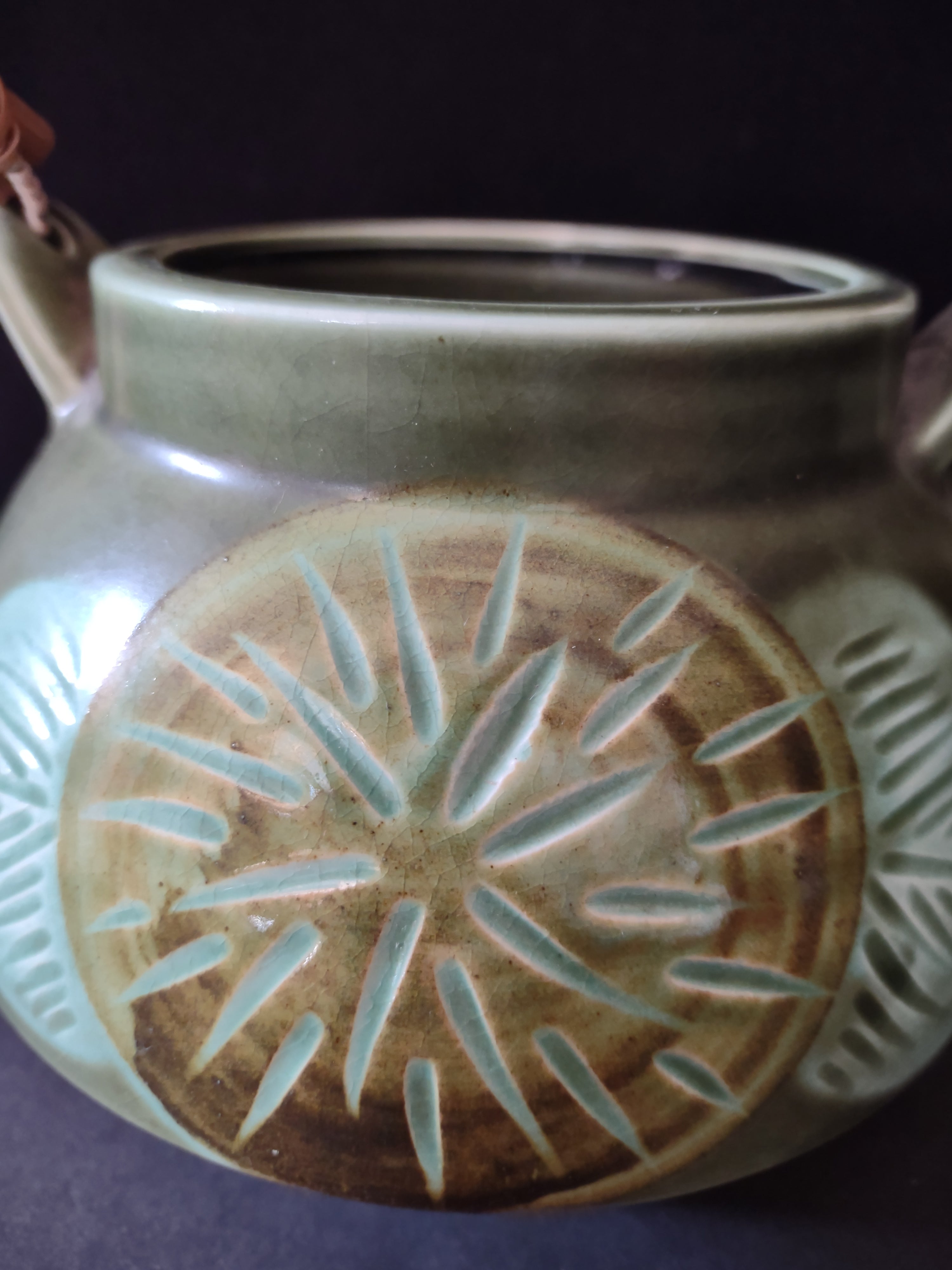 Vintage Stoneware Green Teapot Lily Pad Bamboo Handle (Lot 5319)