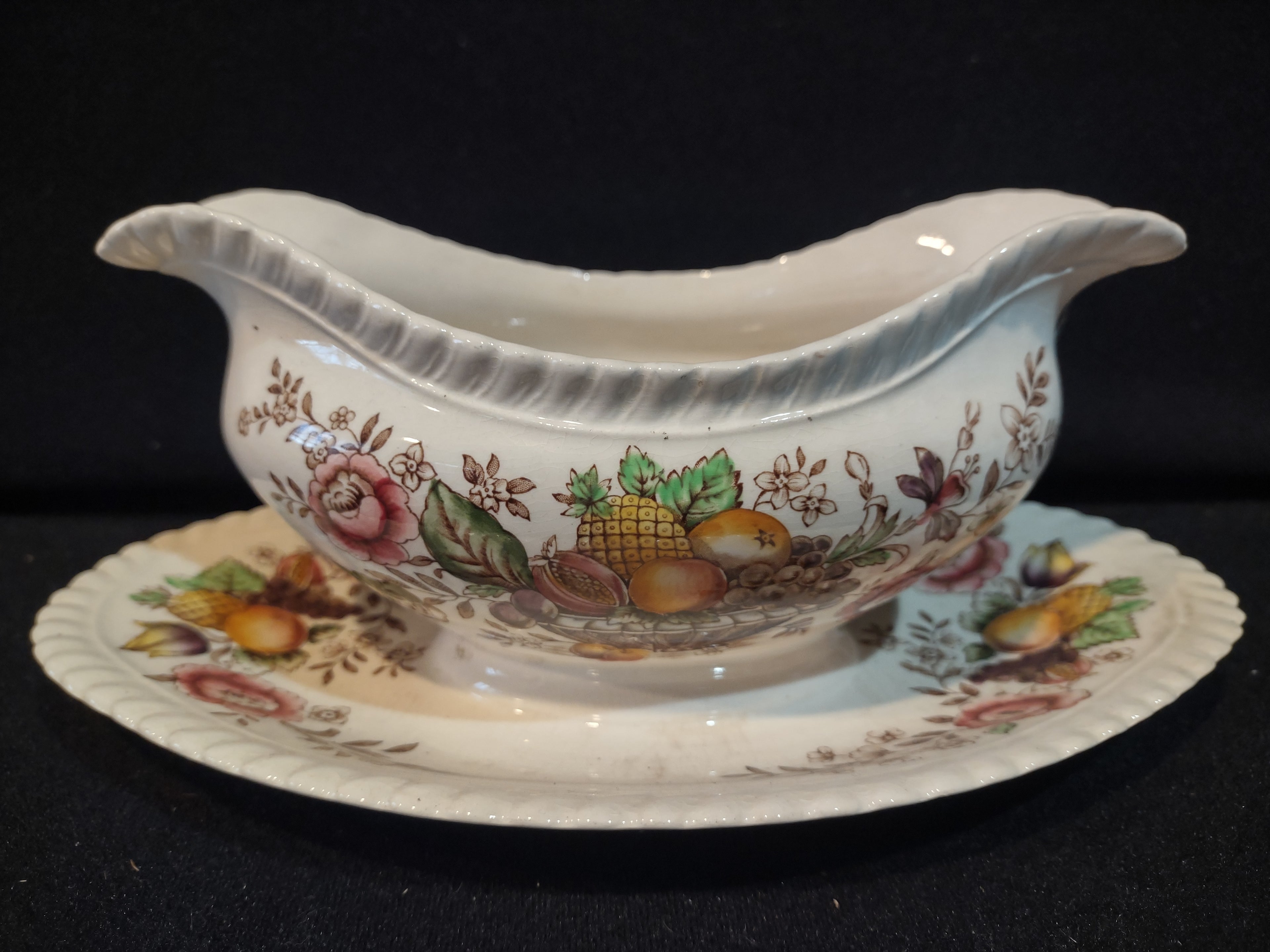 Vintage Johnson Pomona Windsor Ware Gravy Boat England Ironstone (lot 5612)