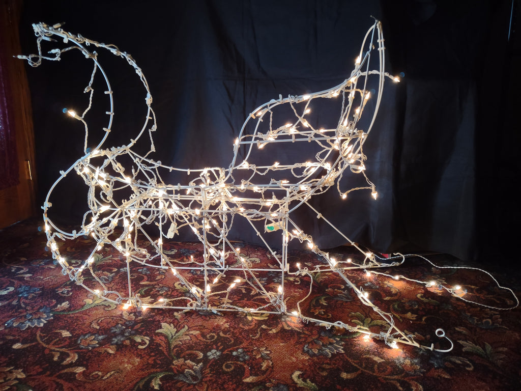 Vintage Christmas Santa Sley White Outdoor MOSTLY Lights Up (lot 3482)