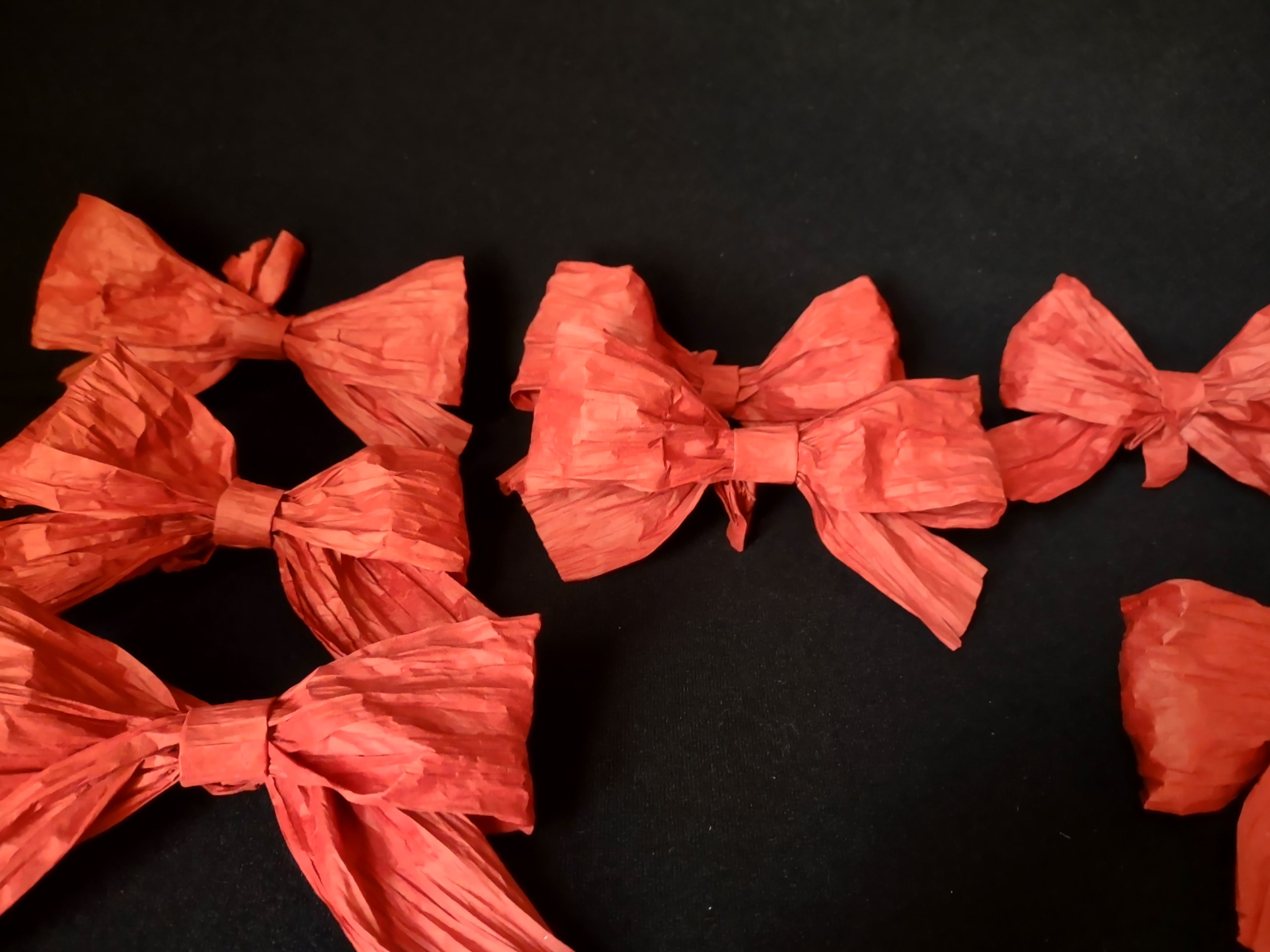 Lot of 40 Christmas Red Paper Bows (lot 1645)