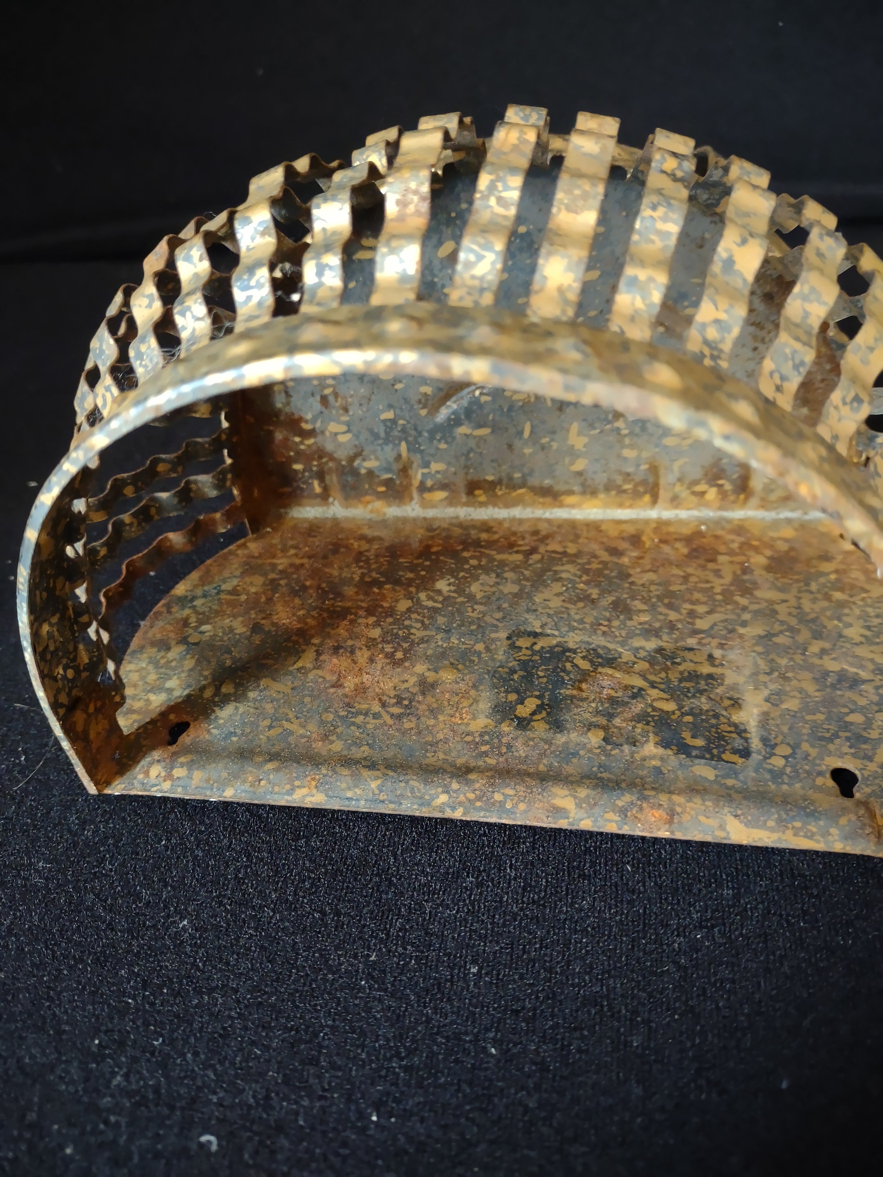 Gold Metal Wall Hanging Pocket Planter Home Interiors x 2 Some RUST (lot 2519c)
