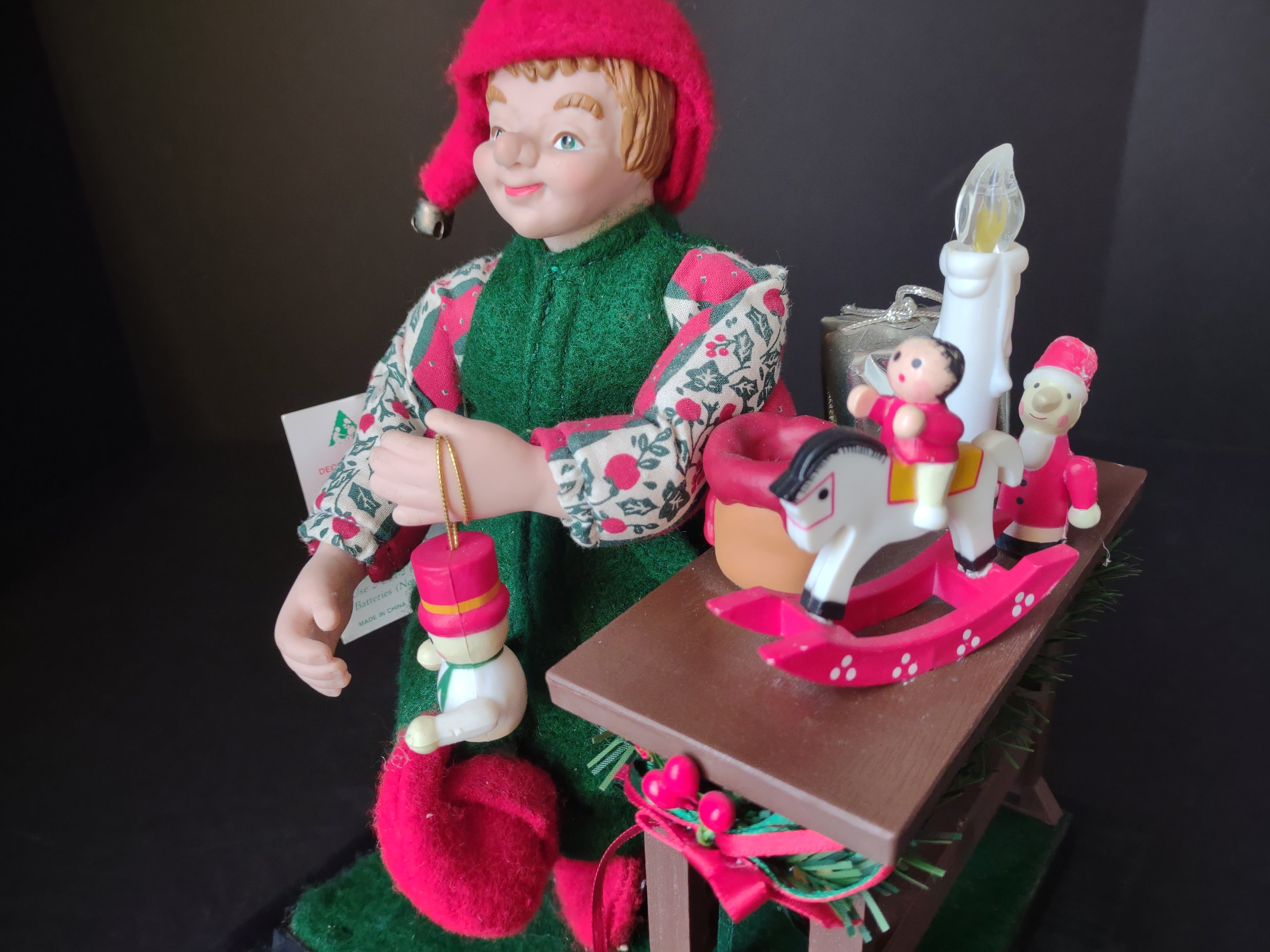 Vintage Christmas Musical Holiday Scene Plays Songs Elf (lot 1428)