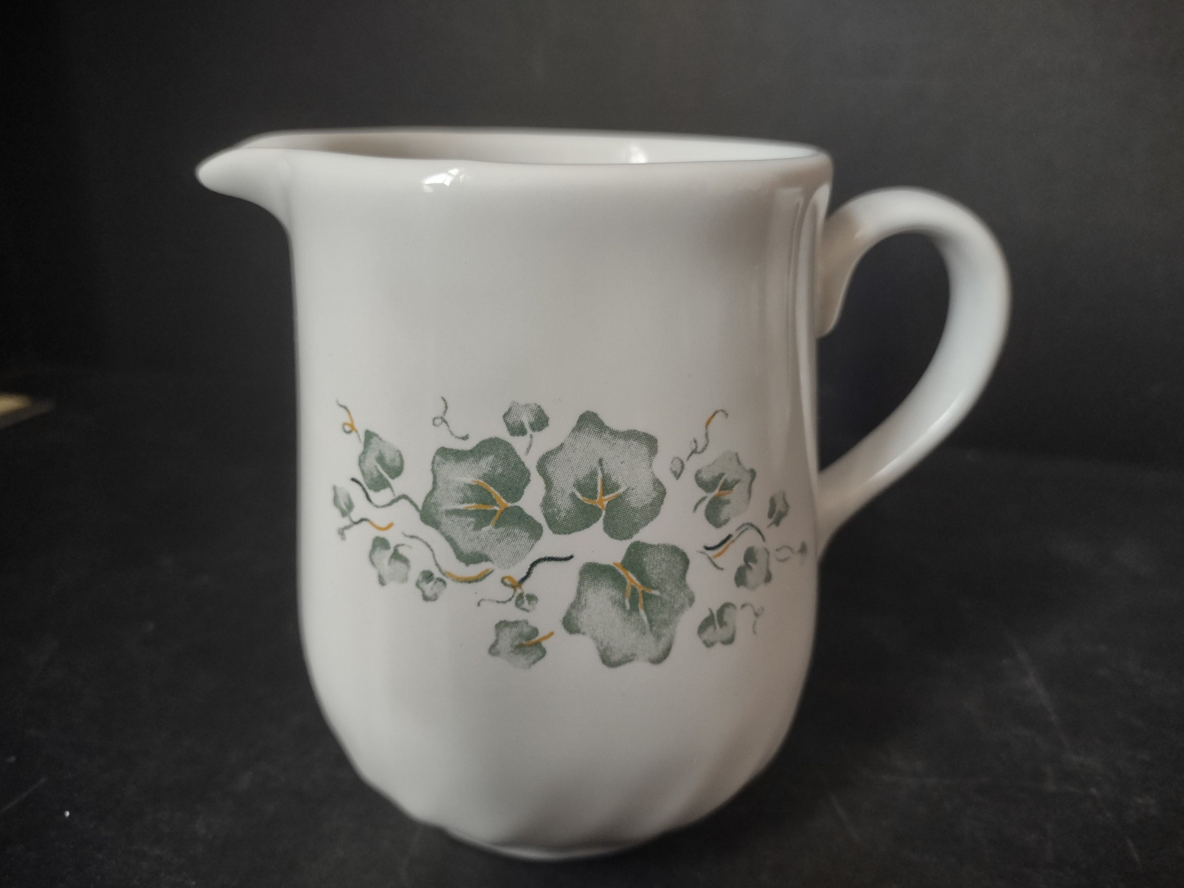 Corelle Corning Callaway Ivy Creamer Pitcher Syrop 5" (lot 2926c)