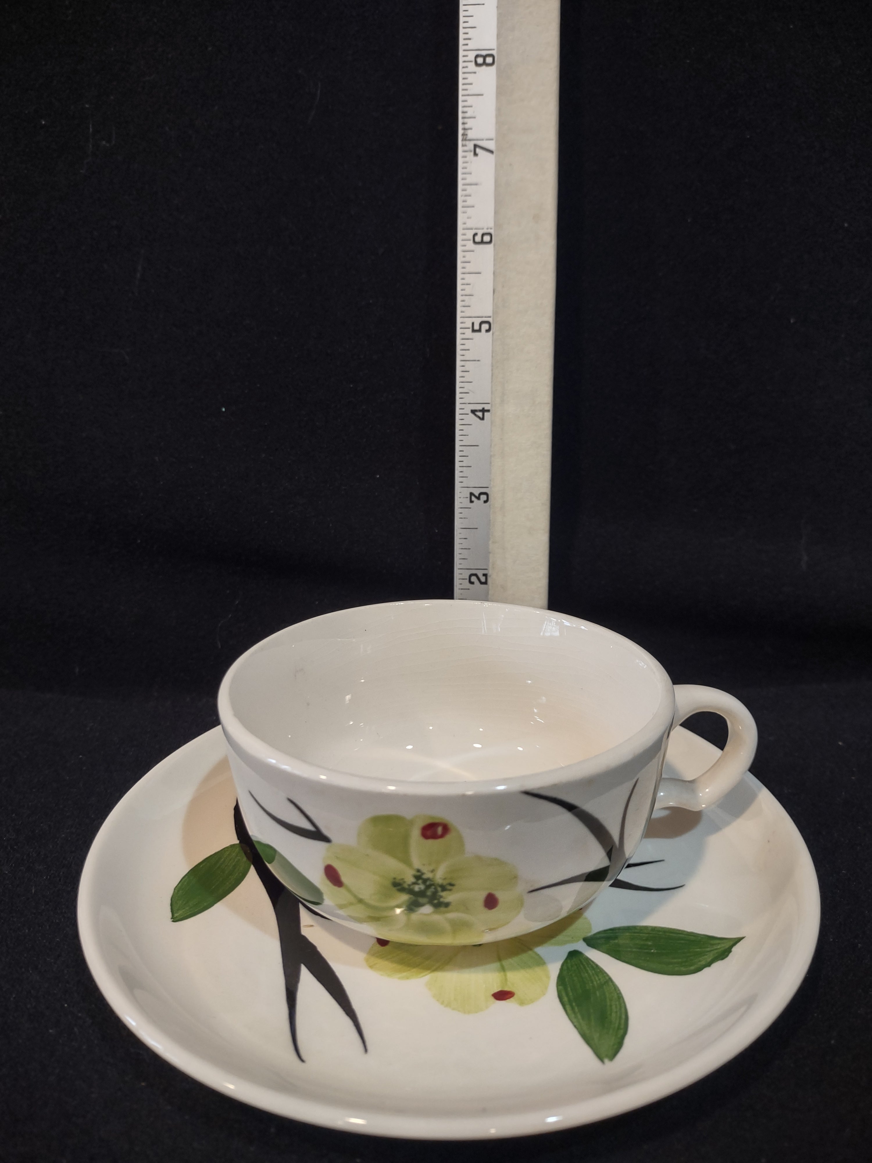 Vintage Dixie Dogwood Pattern Tea Cup Saucer Set Of 4 (Lot 4257)