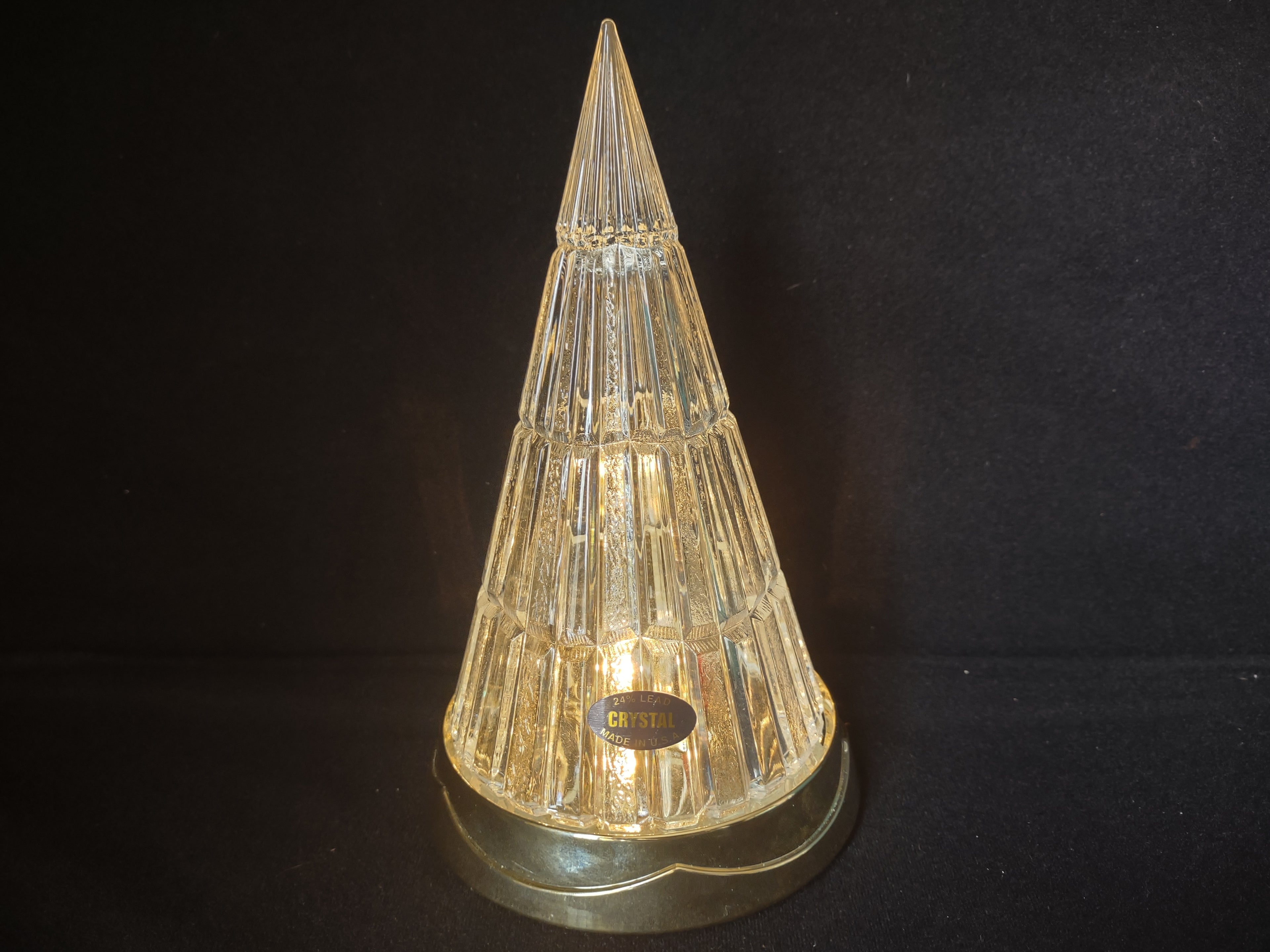 The American Crystal Collection Lighted Holiday Tree (lot 1732)