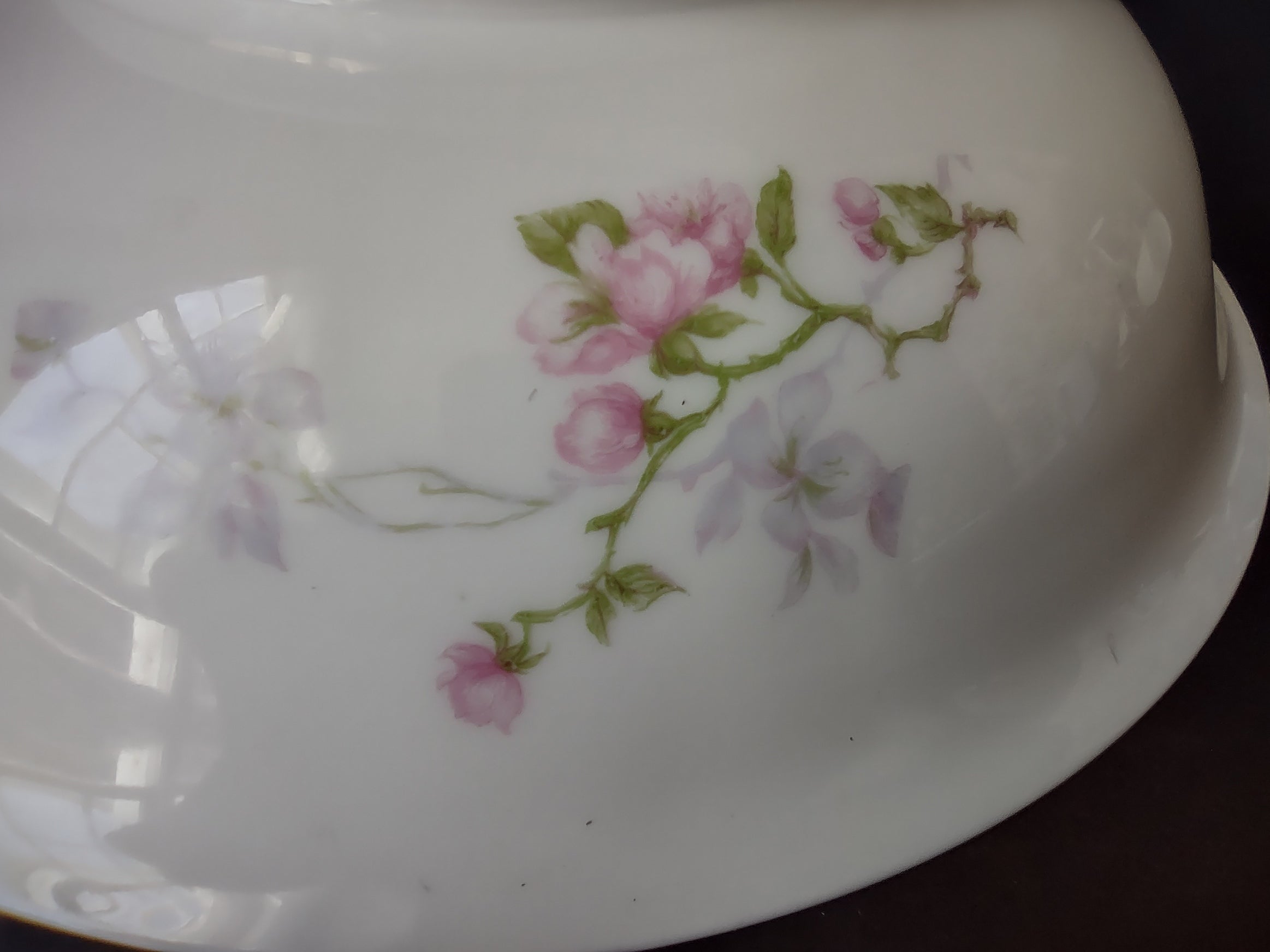 Haviland French Chic Limoges 9" Serving Bowl Gold Trim (lot 1089)