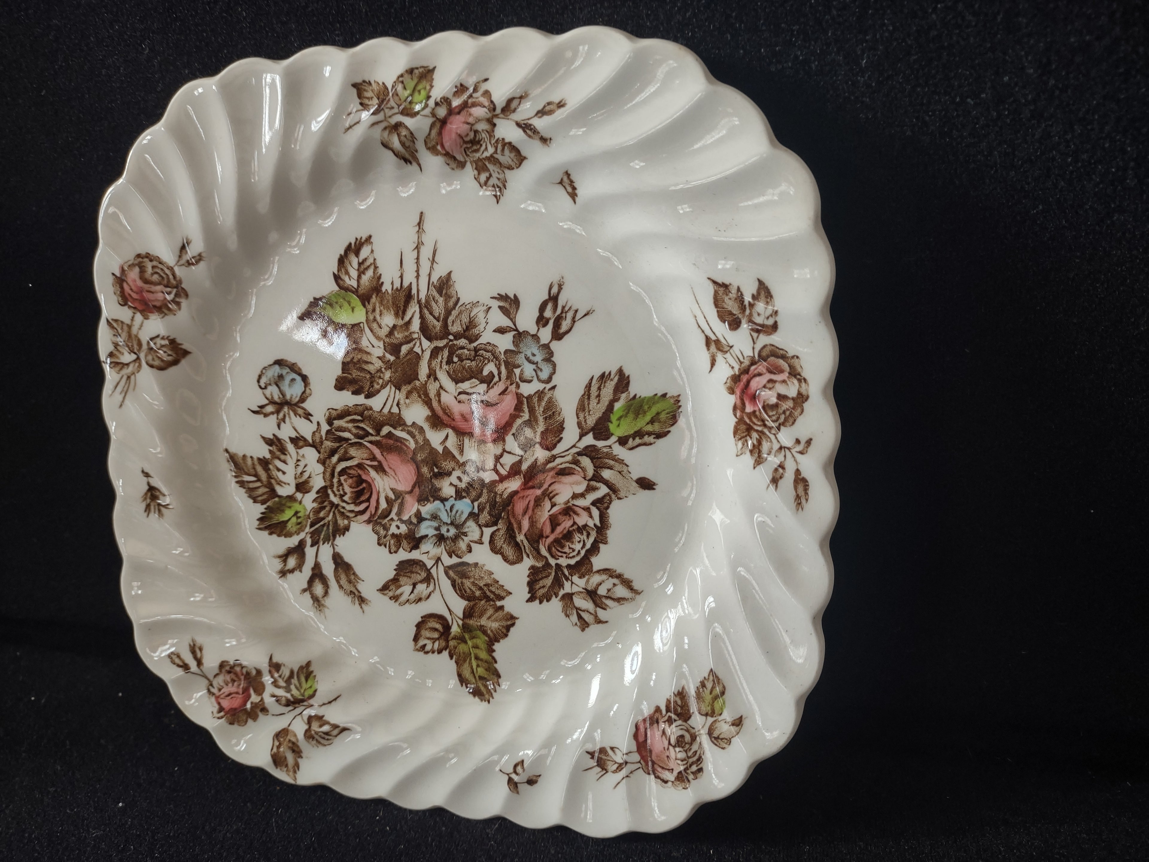 Vintage Johnson Bros England Ironstone Devon Sprays Square Plate (lot 5598)