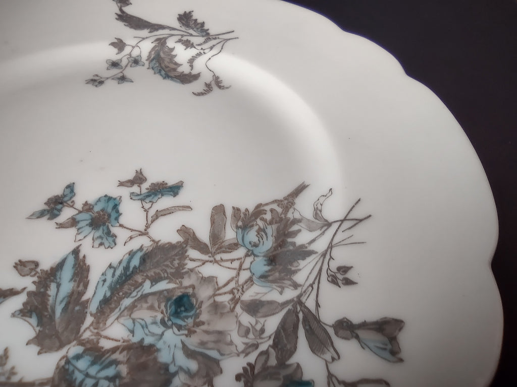 Antique Haviland Limoges Blue Flower Dinner Plate 9-1/2" (lot 959)