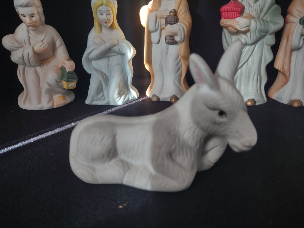 Vintage Christmas Porcelain Nativity Set NO BABY JESUS (lot 2437)
