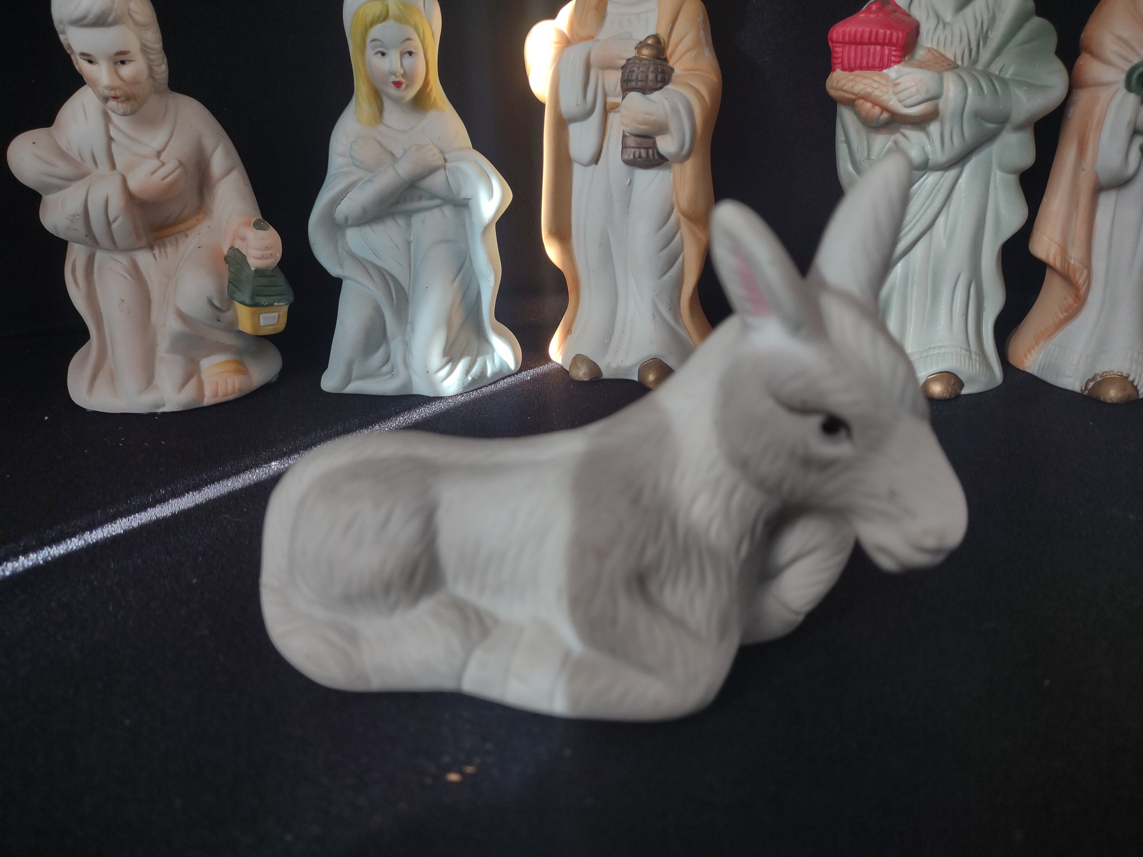Vintage Christmas Porcelain Nativity Set NO BABY JESUS (lot 2437)