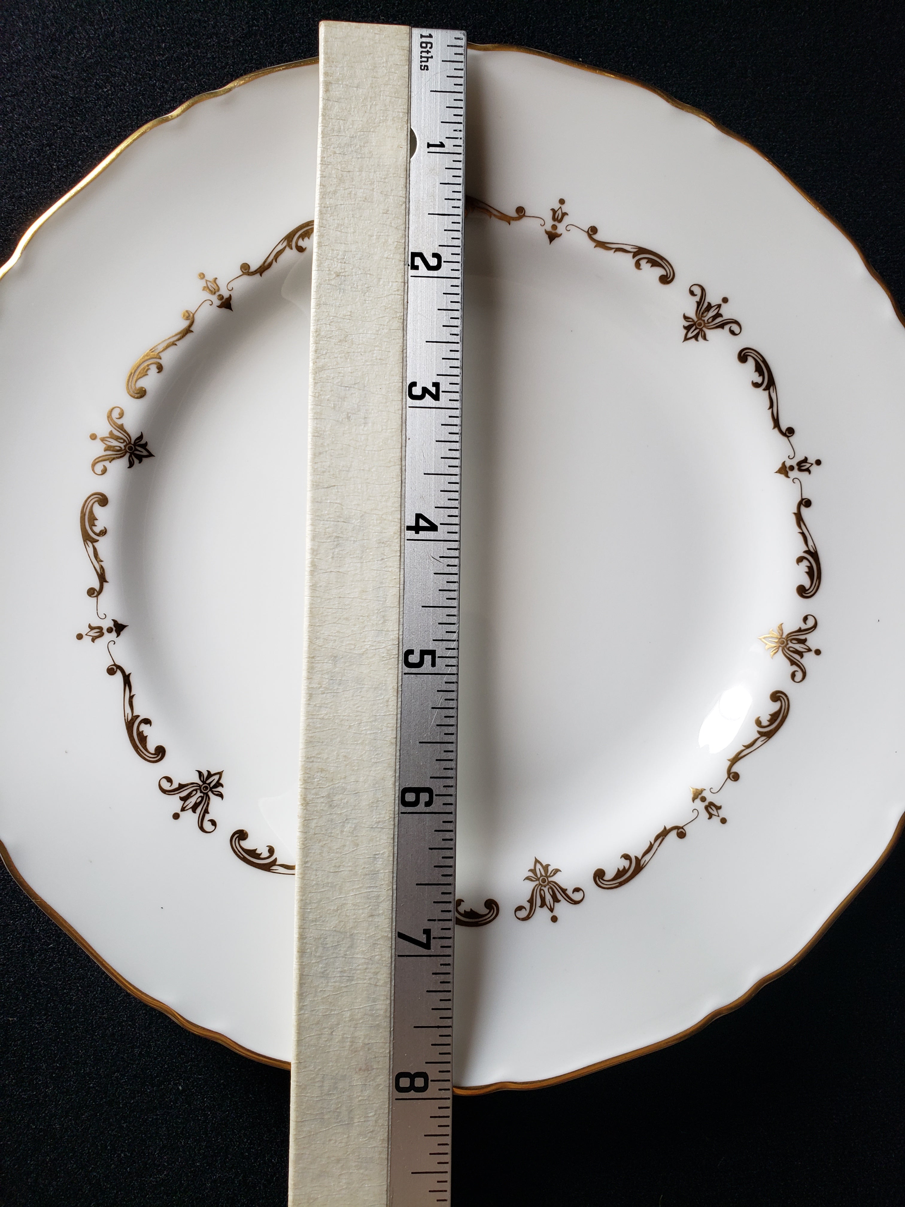 Vintage Royal Worcester Dessert or Luncheon Plate Gold Chantilly 8" (lot 2095)