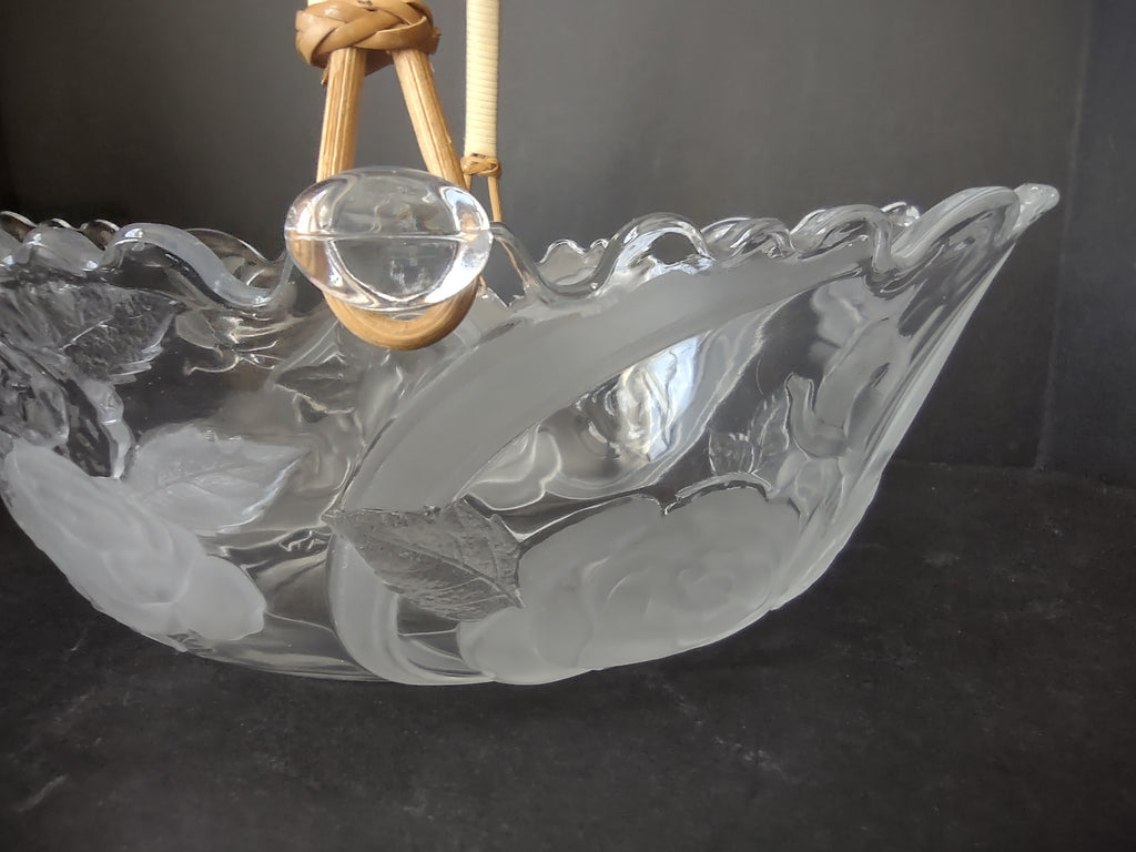 Von Maur Wedding Basket Roses Etched Glass (lot 2663)
