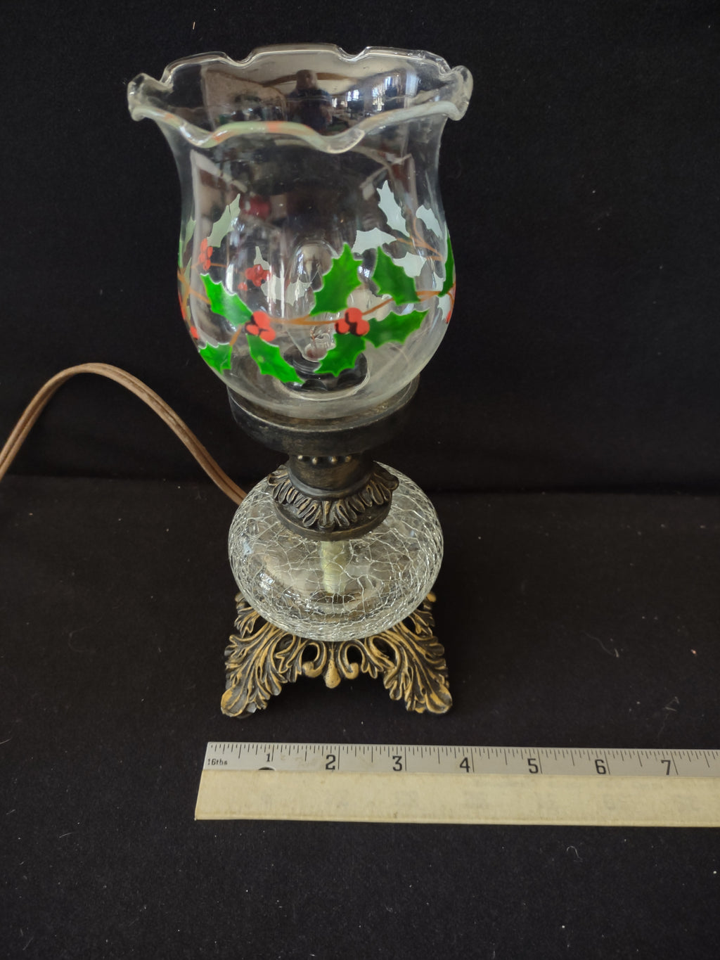 Vintage Christmas Electric Hurricane Lamp Crackel Base Holly Shade (Lot 3823)