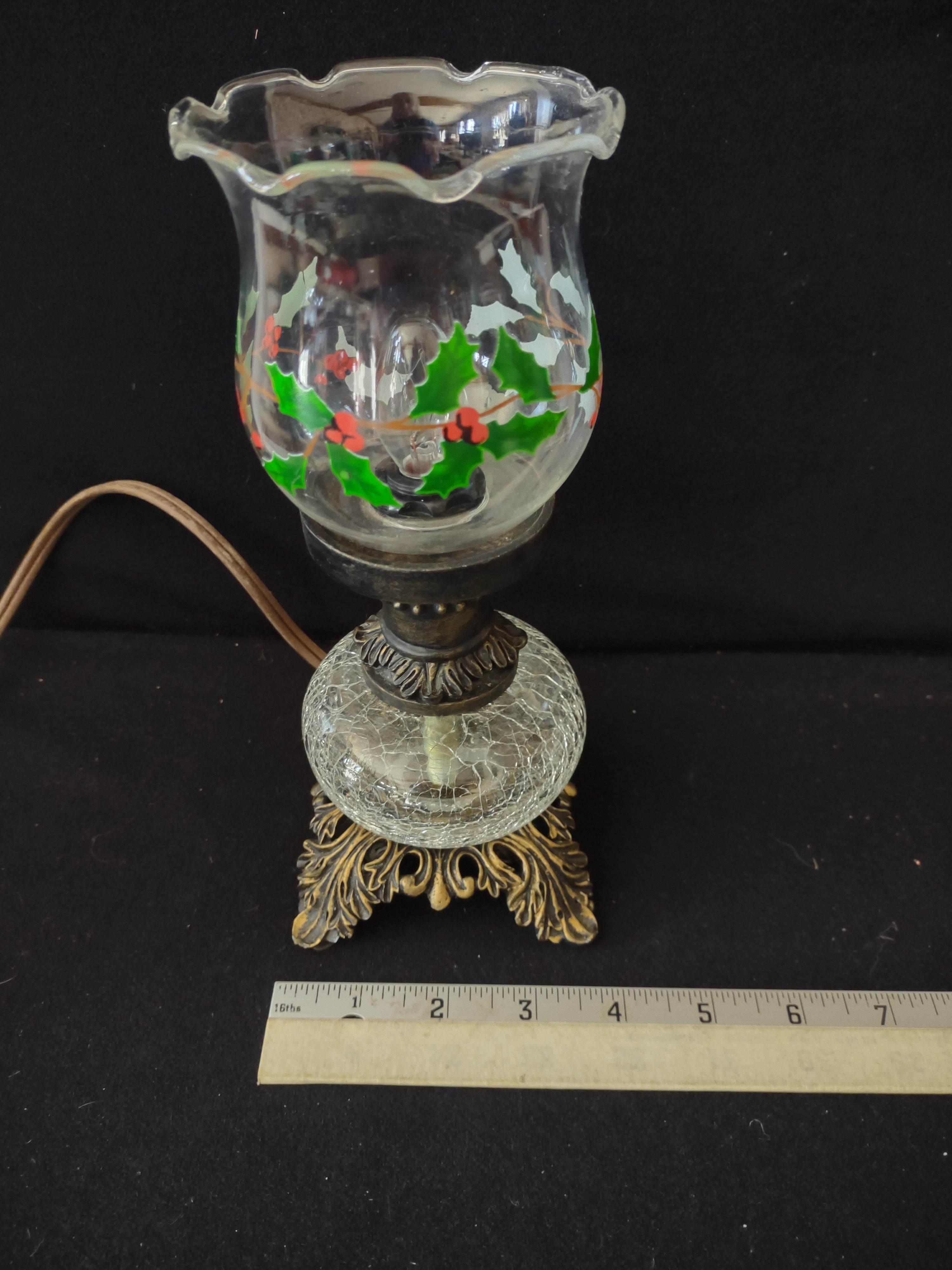 Vintage Christmas Electric Hurricane Lamp Crackel Base Holly Shade (Lot 3823)