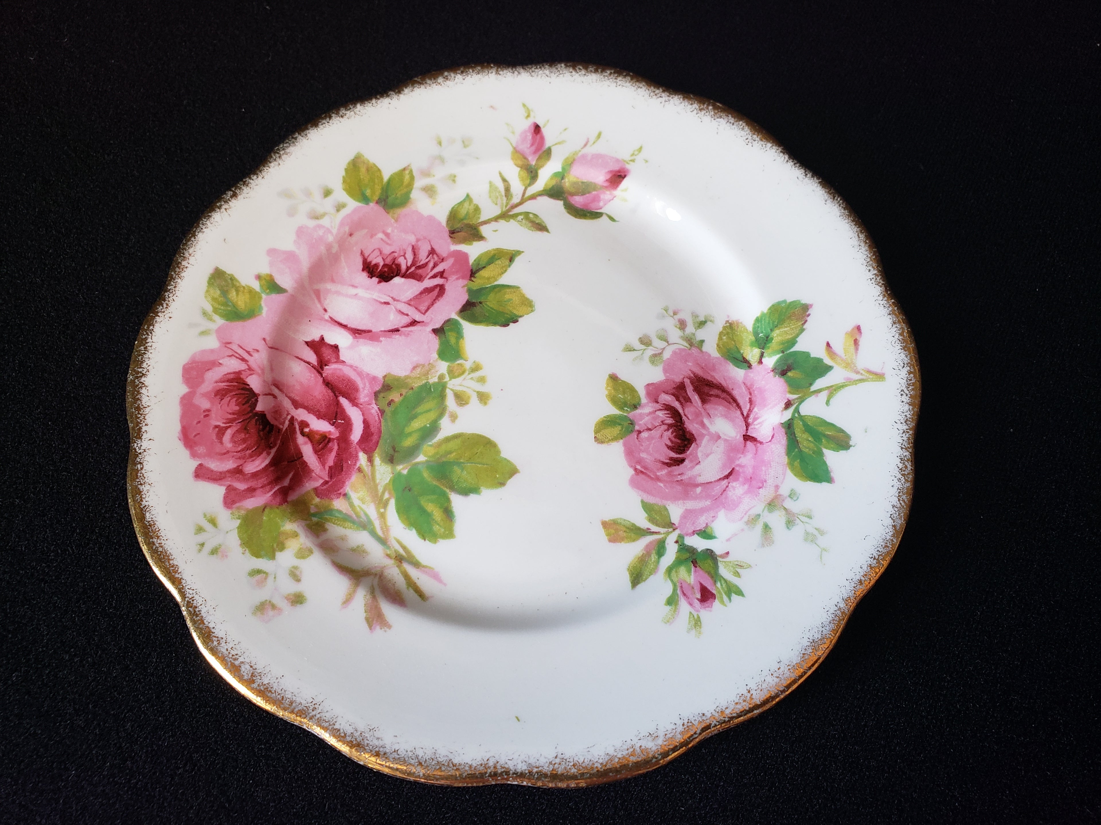 Vintage Royal Albert American Beauty Dessert or Bread Plate 6-1/4" (lot 2047)