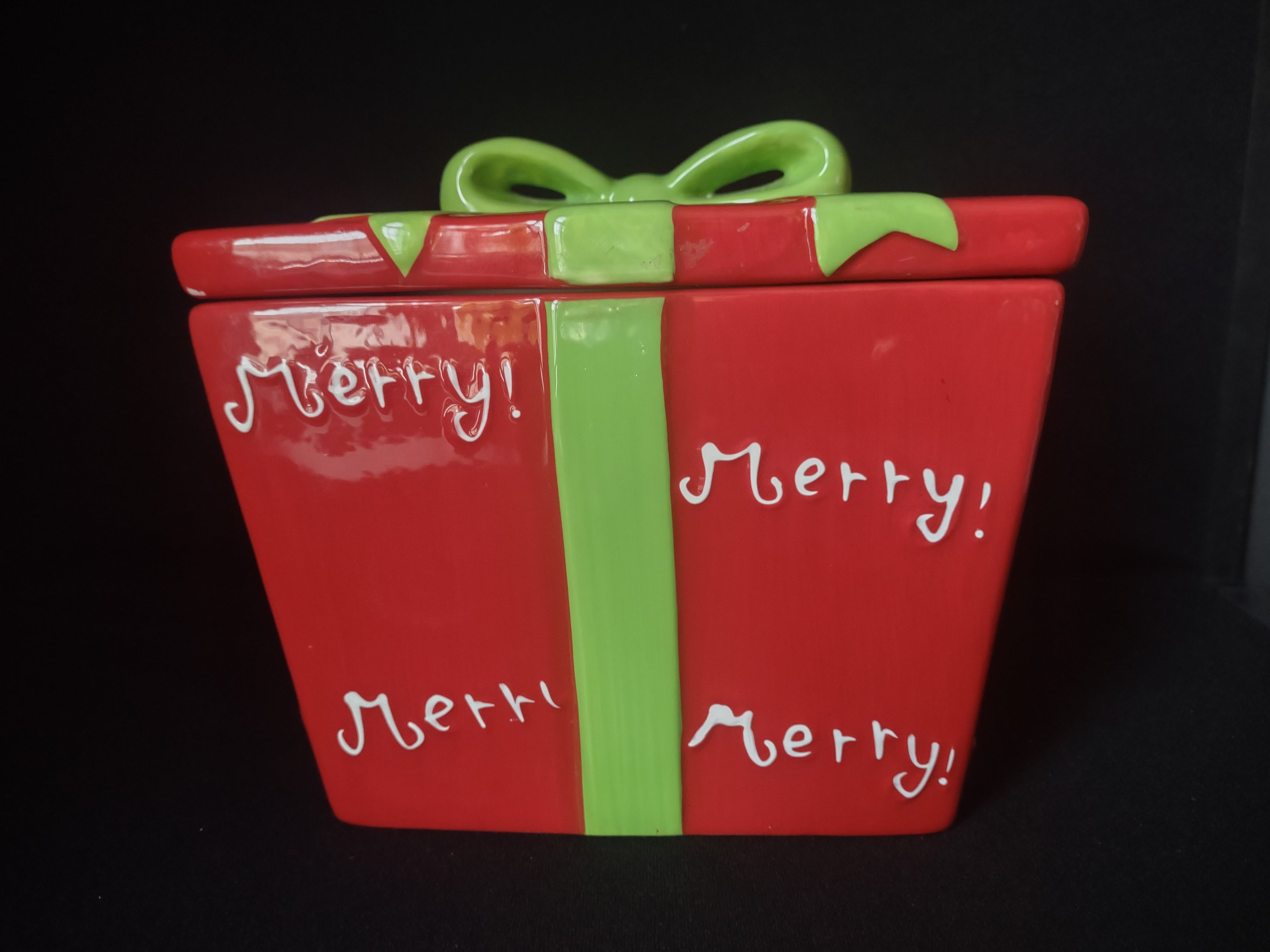 Christmas Gift Box Cookie Jar (lot 1713)