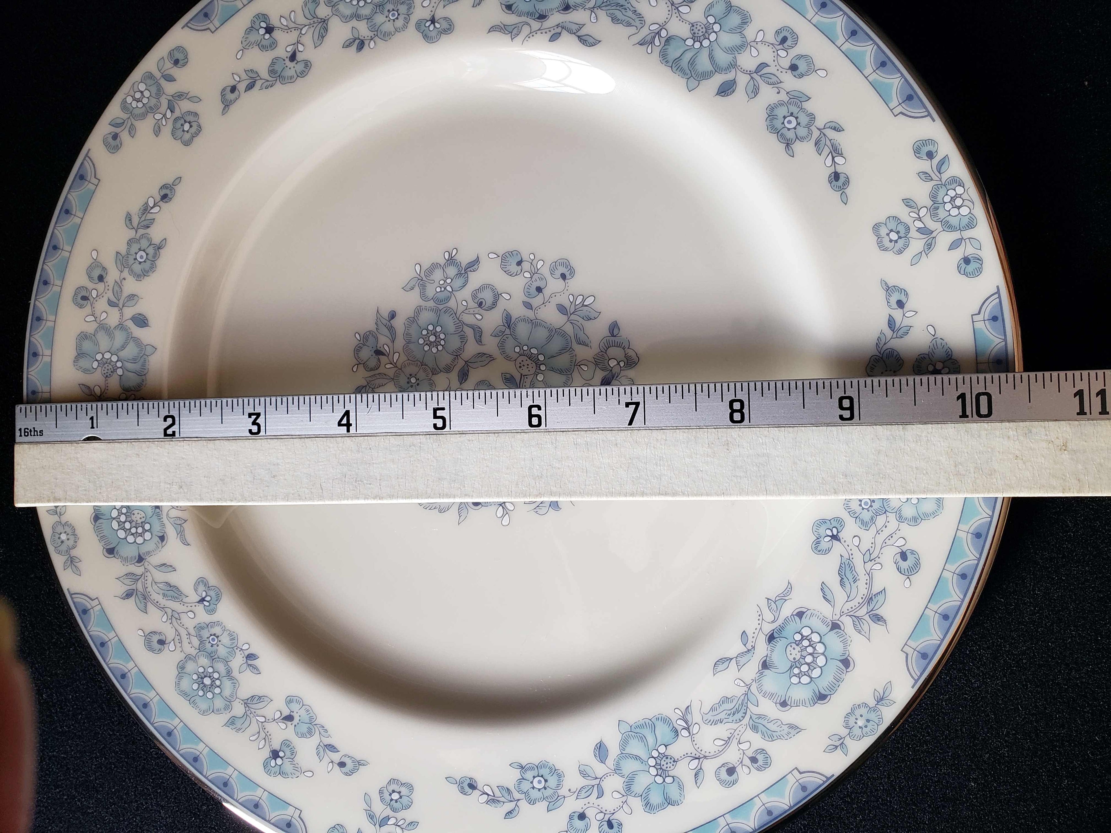 Vintage Lenox Flourish H-521 Gold Trim Dinner Plate 10-1/2" (lot 1910)