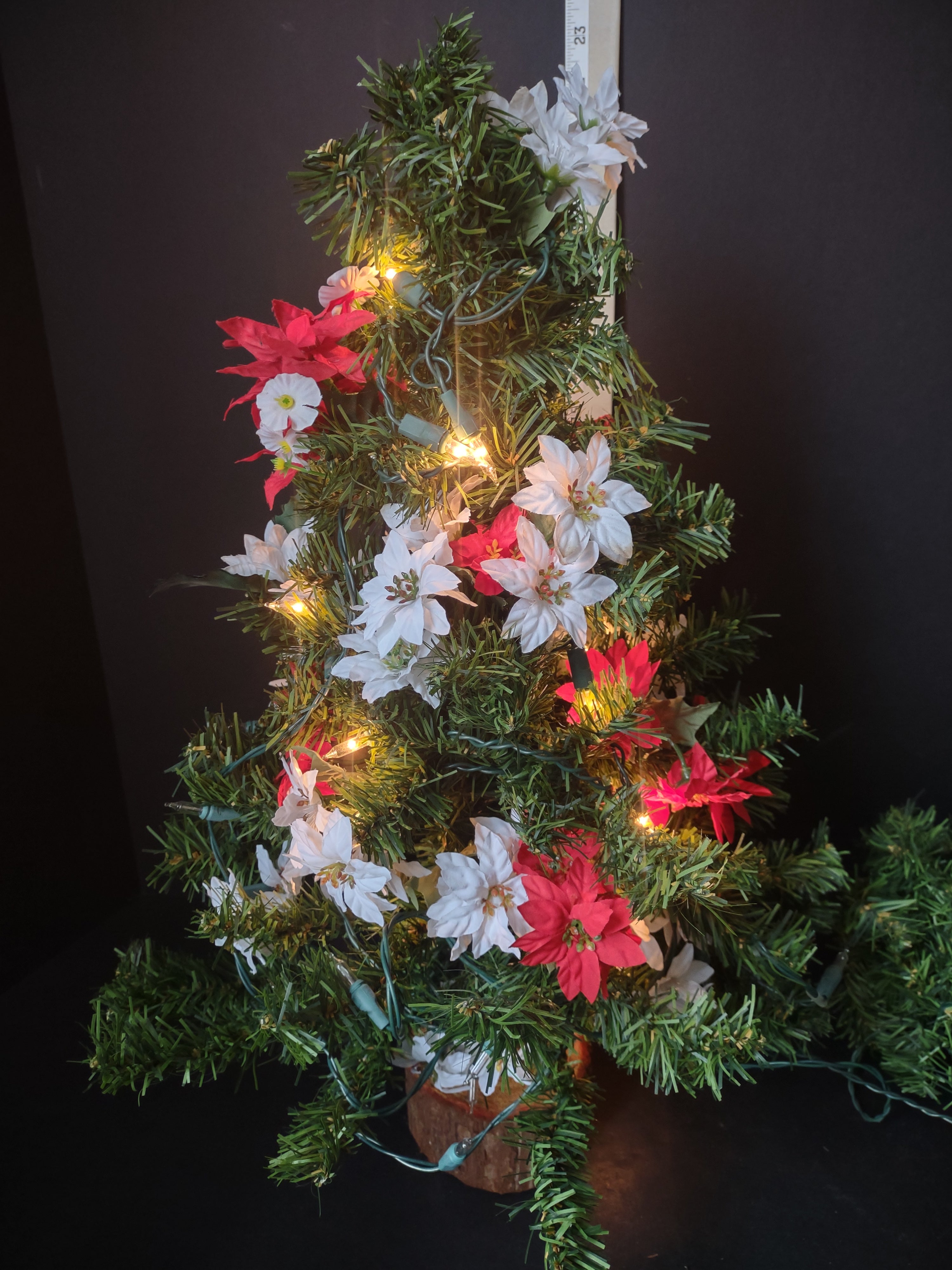 Vintage Artificial Christmas Poinsettia Light Up Tree Wreath Garland (lot 1229)