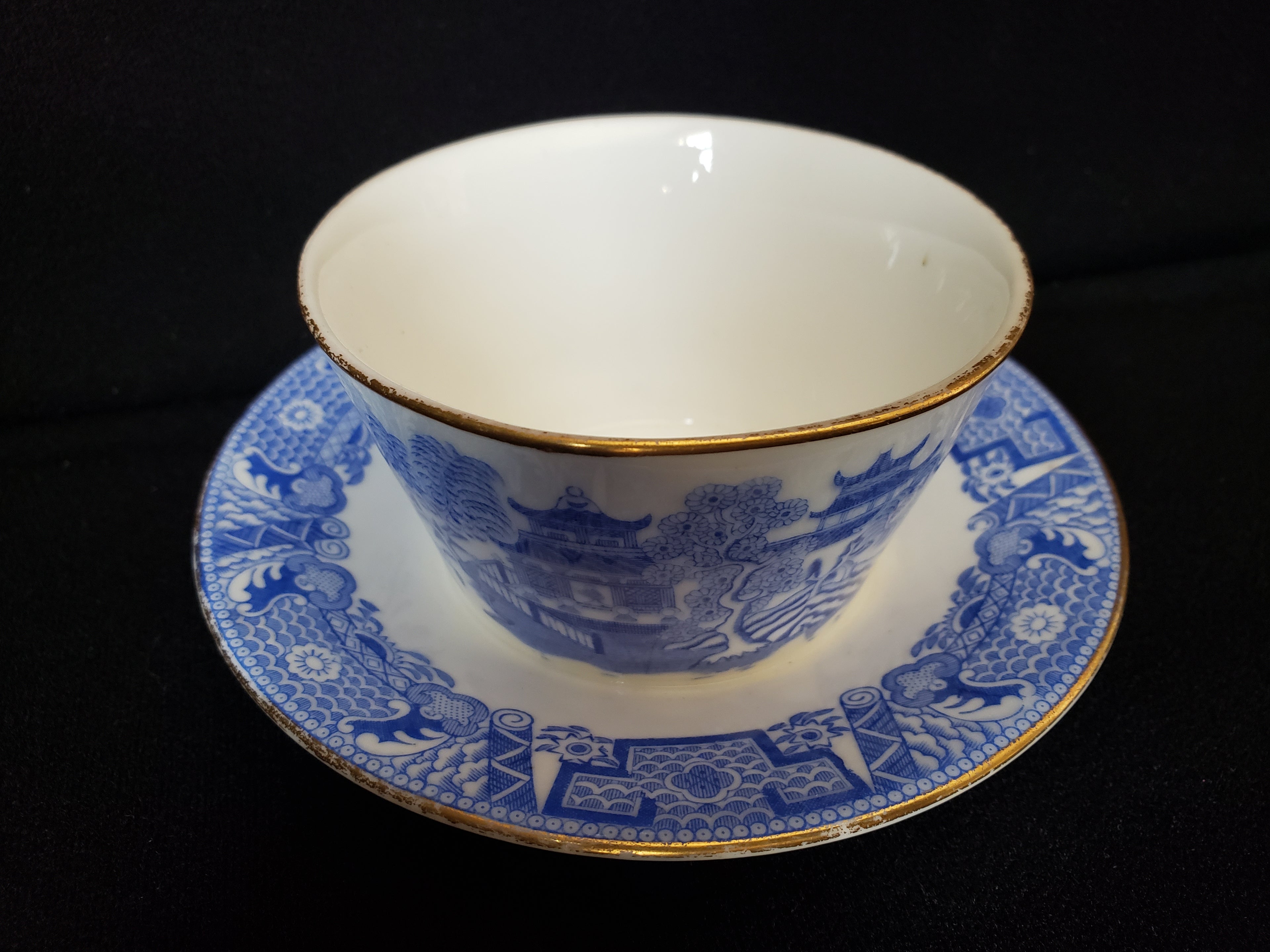Vintage Royal Worcester Tea Cup Attached to Saucer Blue and White (lot 2076)