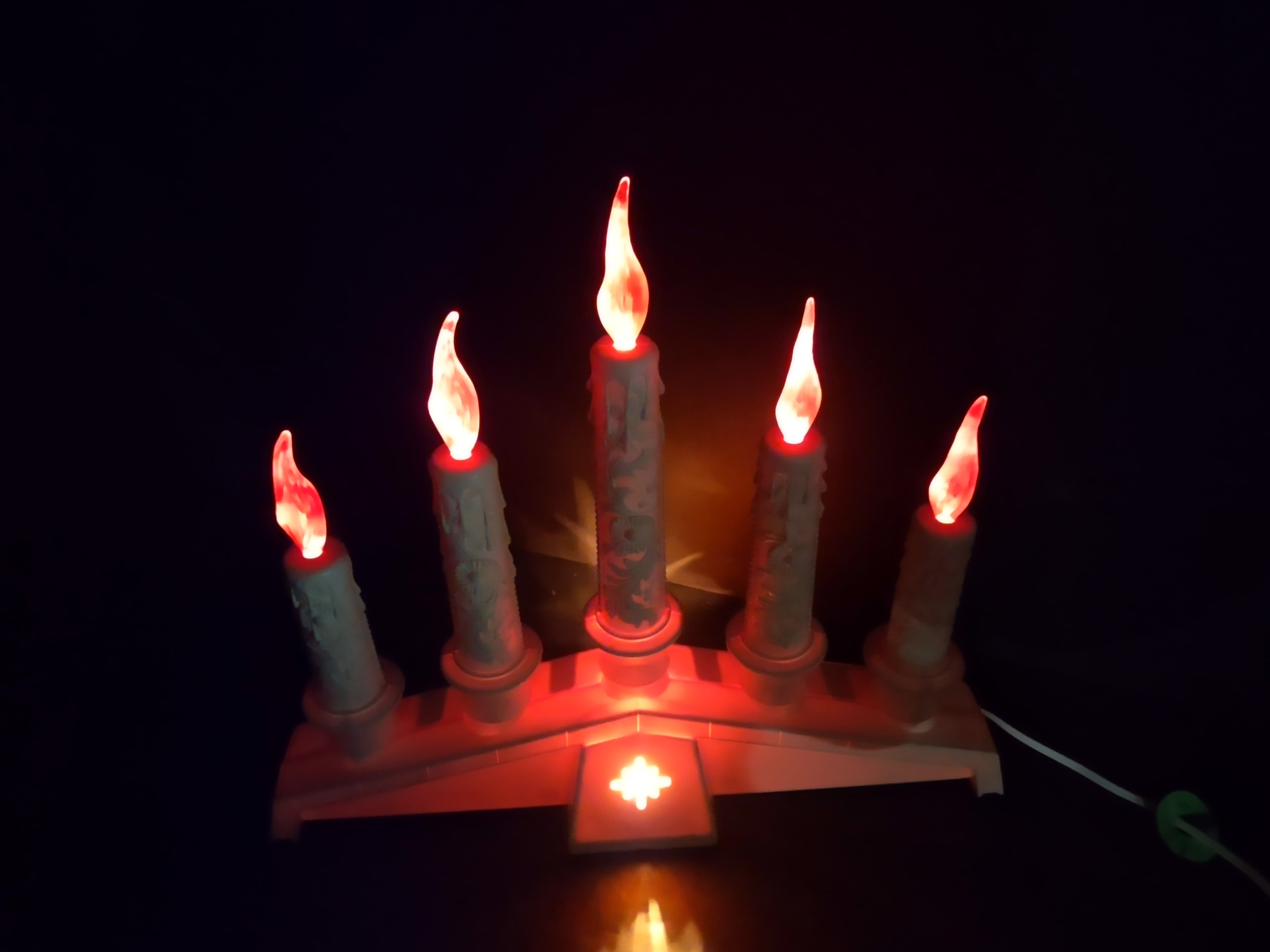 Vintage 1971Christmas Candelabra Electric Drip Candle Flat Flame (lot 4639)