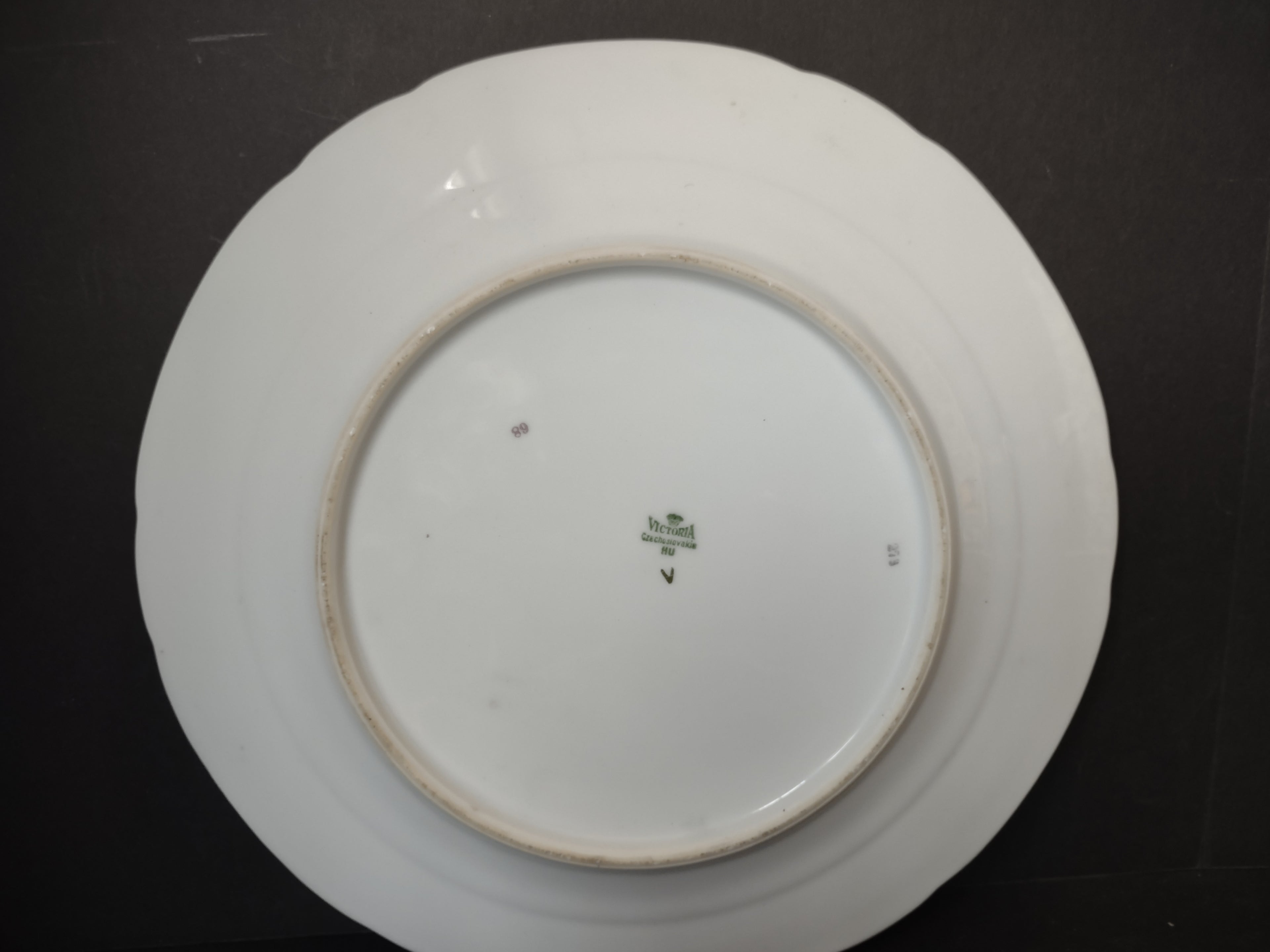 Vintage Czechoslovakia Victoria Maroon Red Dinner Plate Carnation (lot 5646)