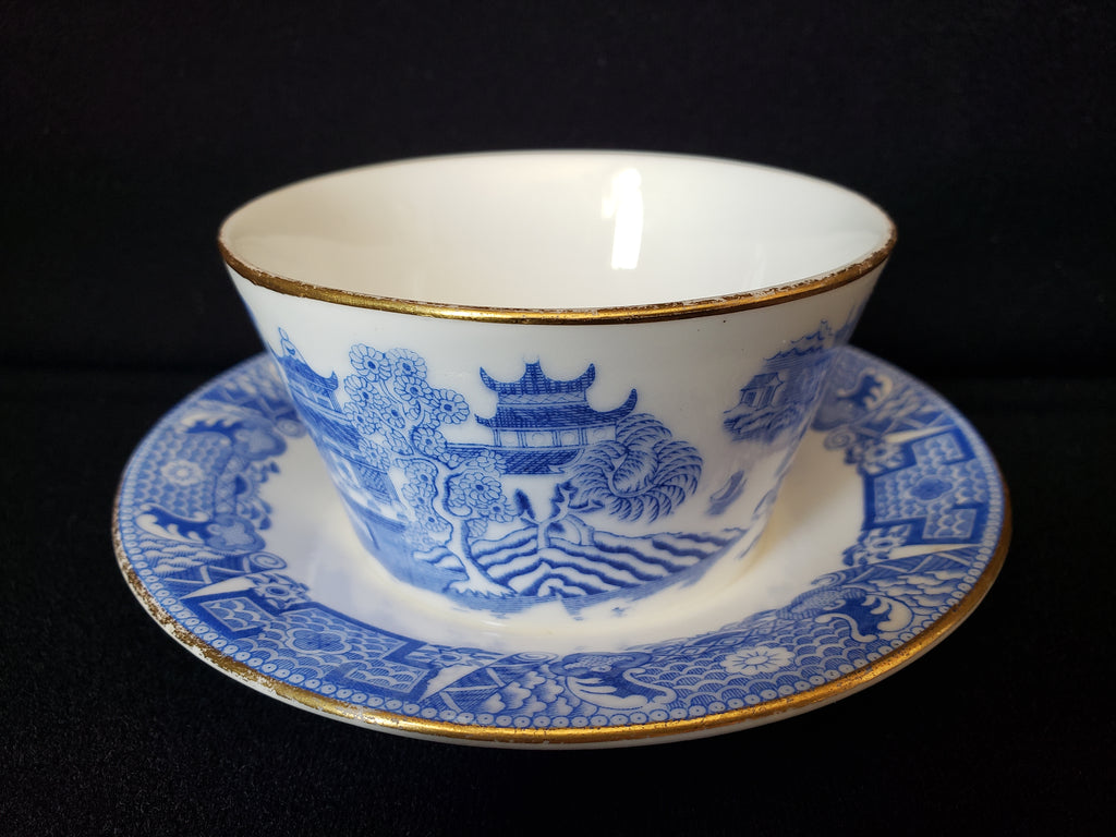 Vintage Royal Worcester Tea Cup Attached to Saucer Blue and White (lot 2076)