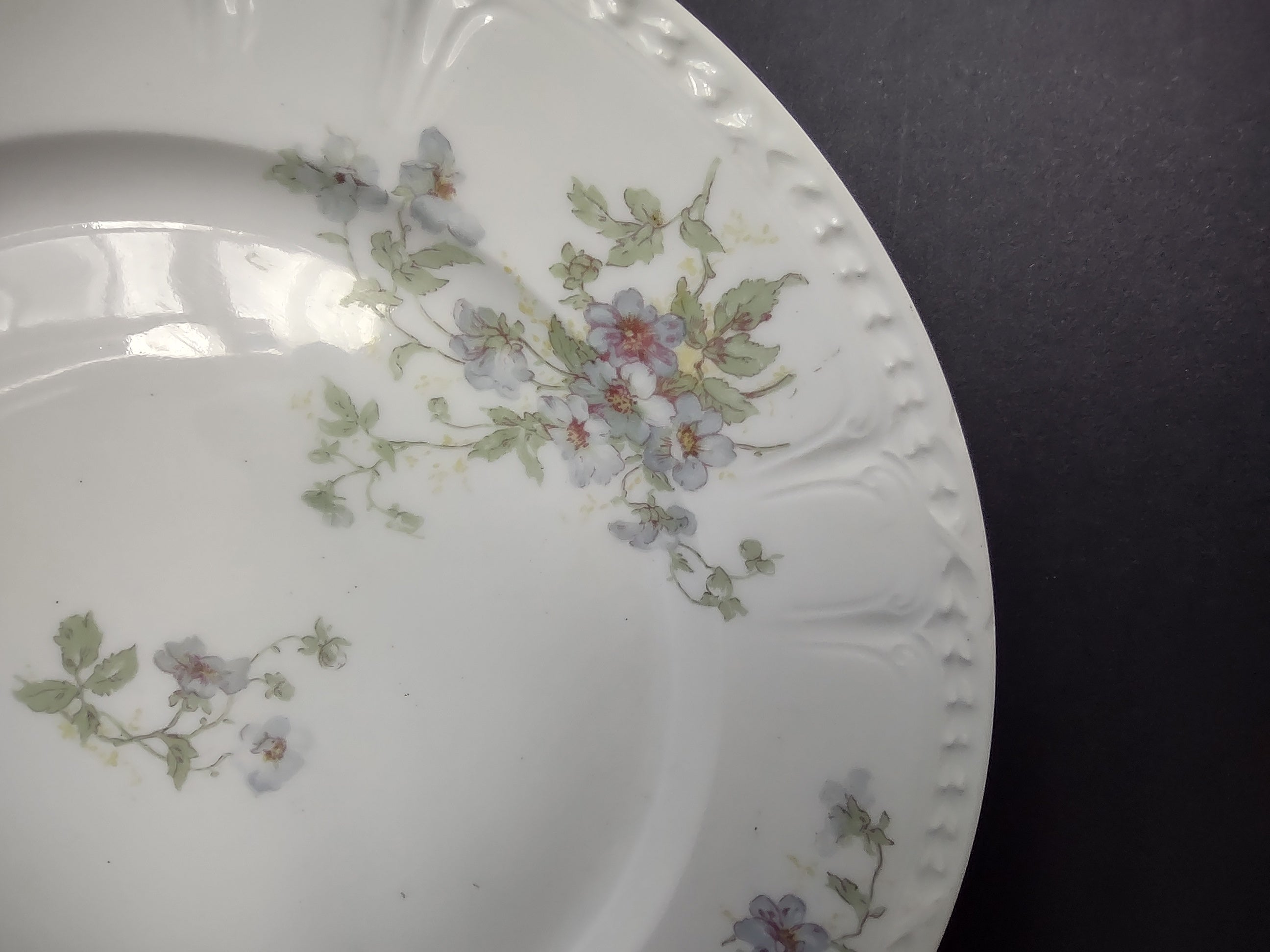 GDA France Limoges French Cottage Shabby Chic Dinner Plate Blue Flower (lot 1101