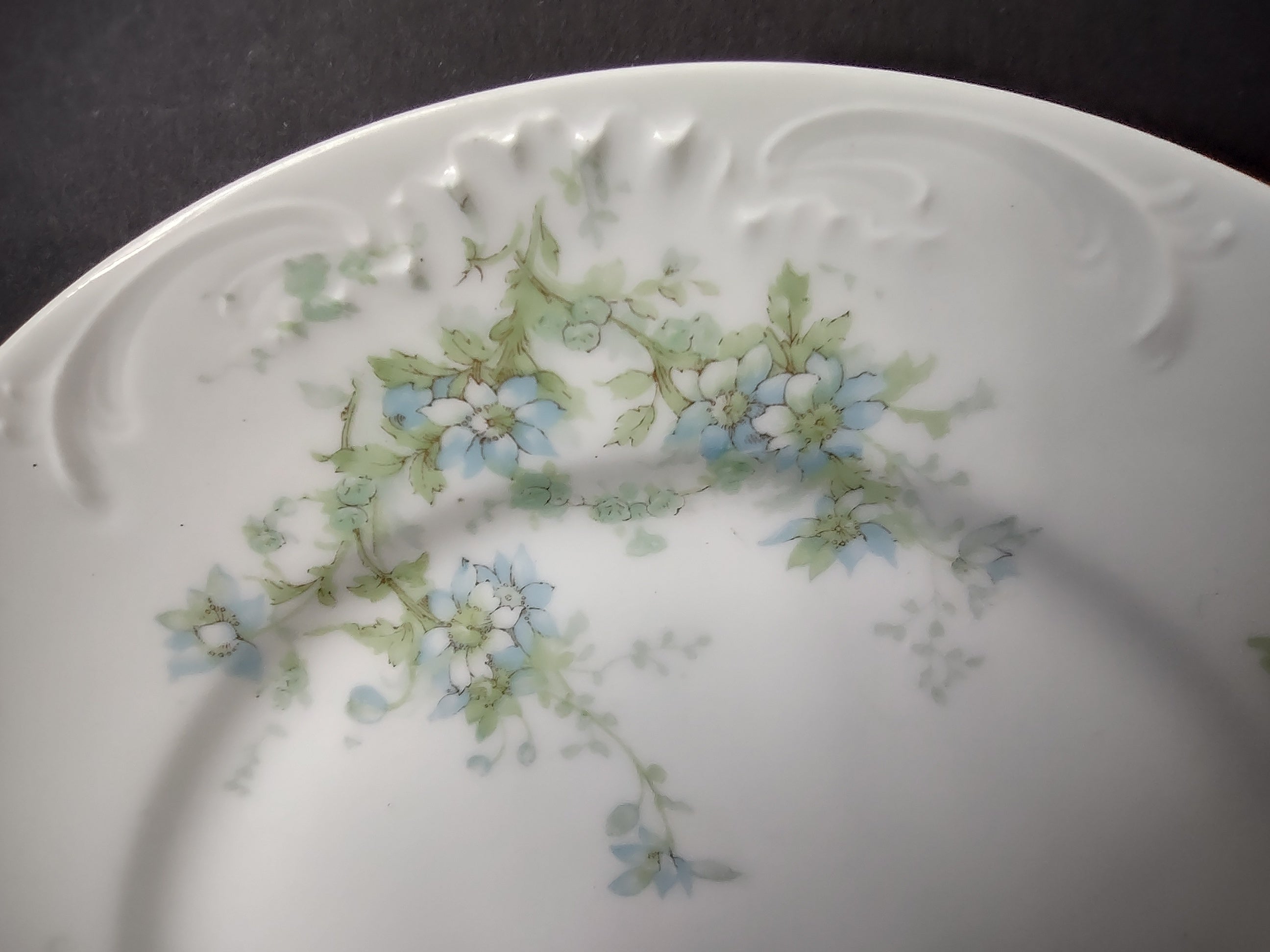 Haviland Limoges French Cottage Chic Luncheon/Dinner/Salad Plate Blue (lot 1122)