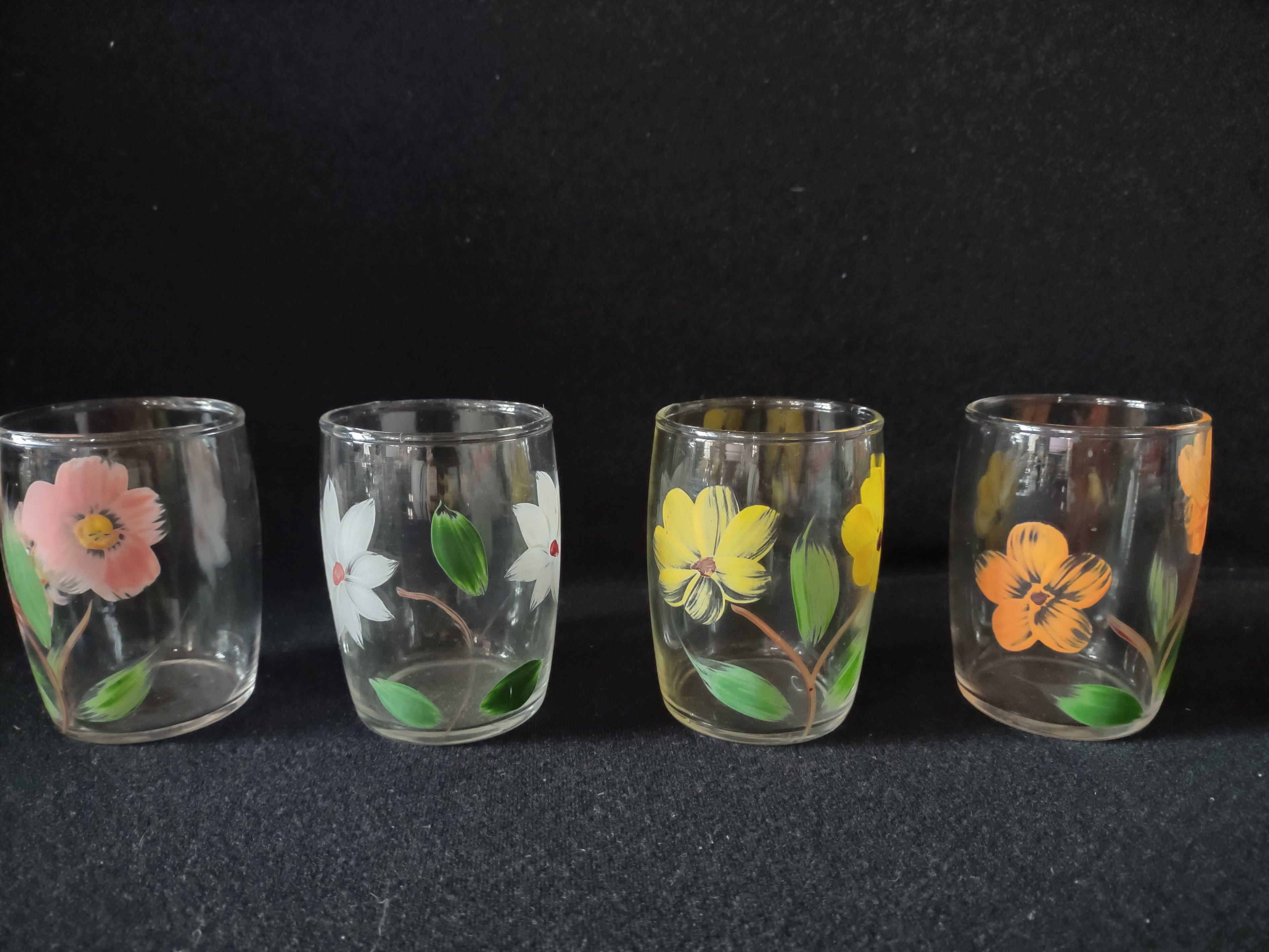 Vintage MCM Small 3" Drinking Glass x 4 Flowers (lot 5157)