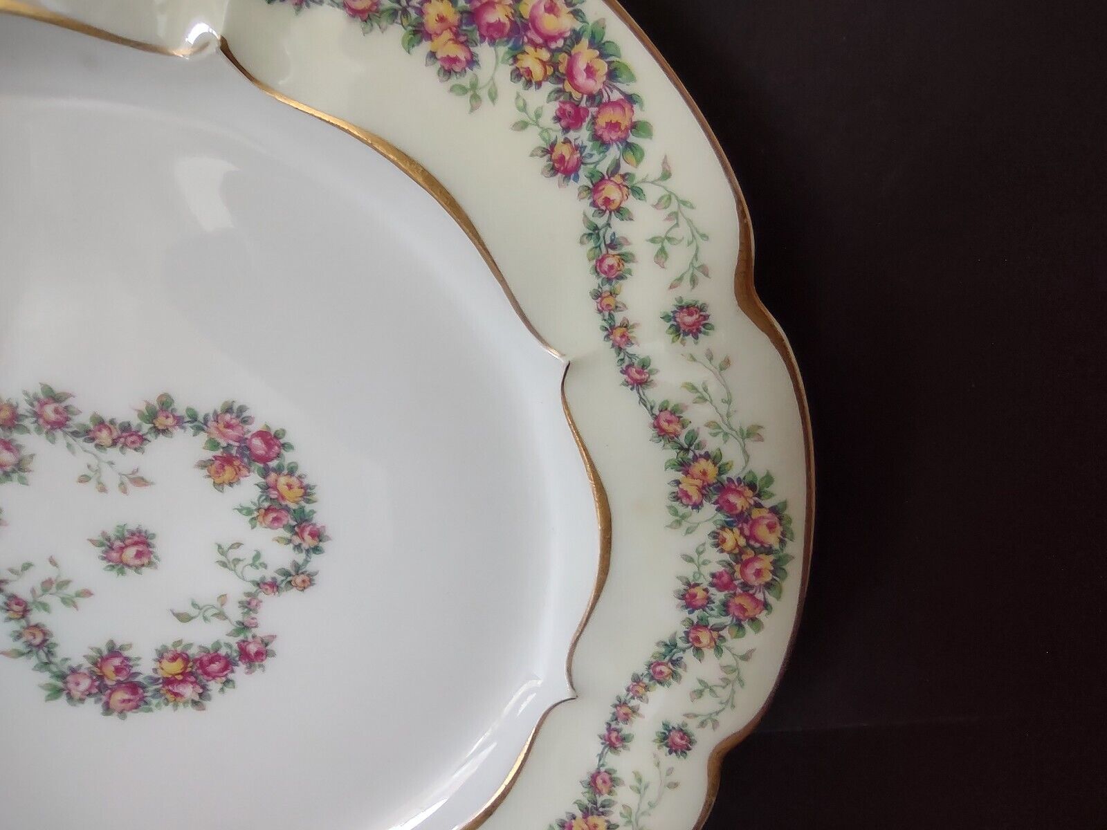 Haviland Limoges Red Rose Garland Cream Dinner Plate 9-3/4" (lot 356)