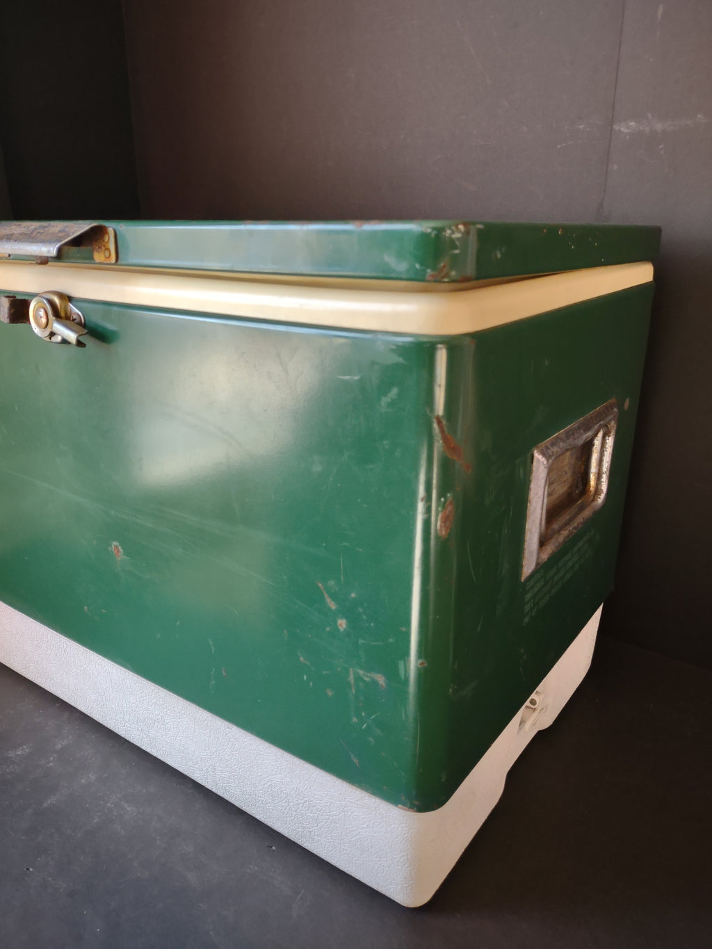 Vintage Coleman Cooler Green Metal 1970s Some RUST (lot 5028)