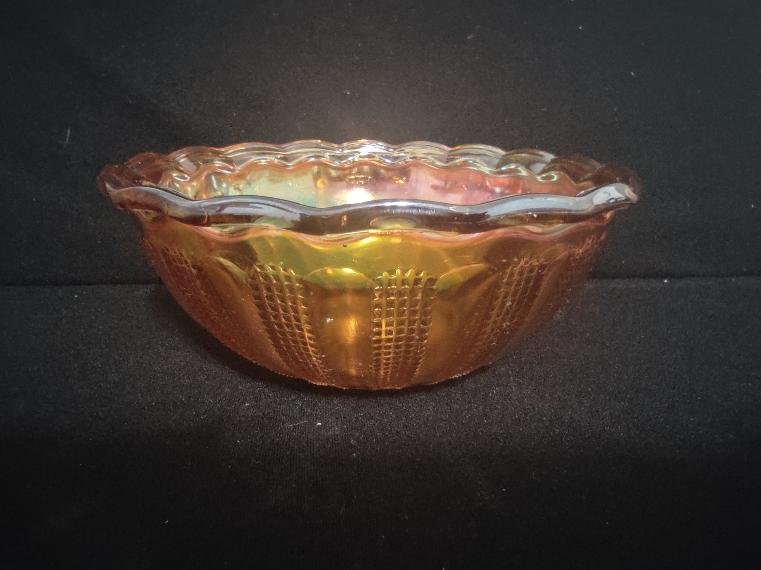 Vintage Collectible Carnival Glass Orange Amber Marigold Bowl 7-3/4" (lot 139)