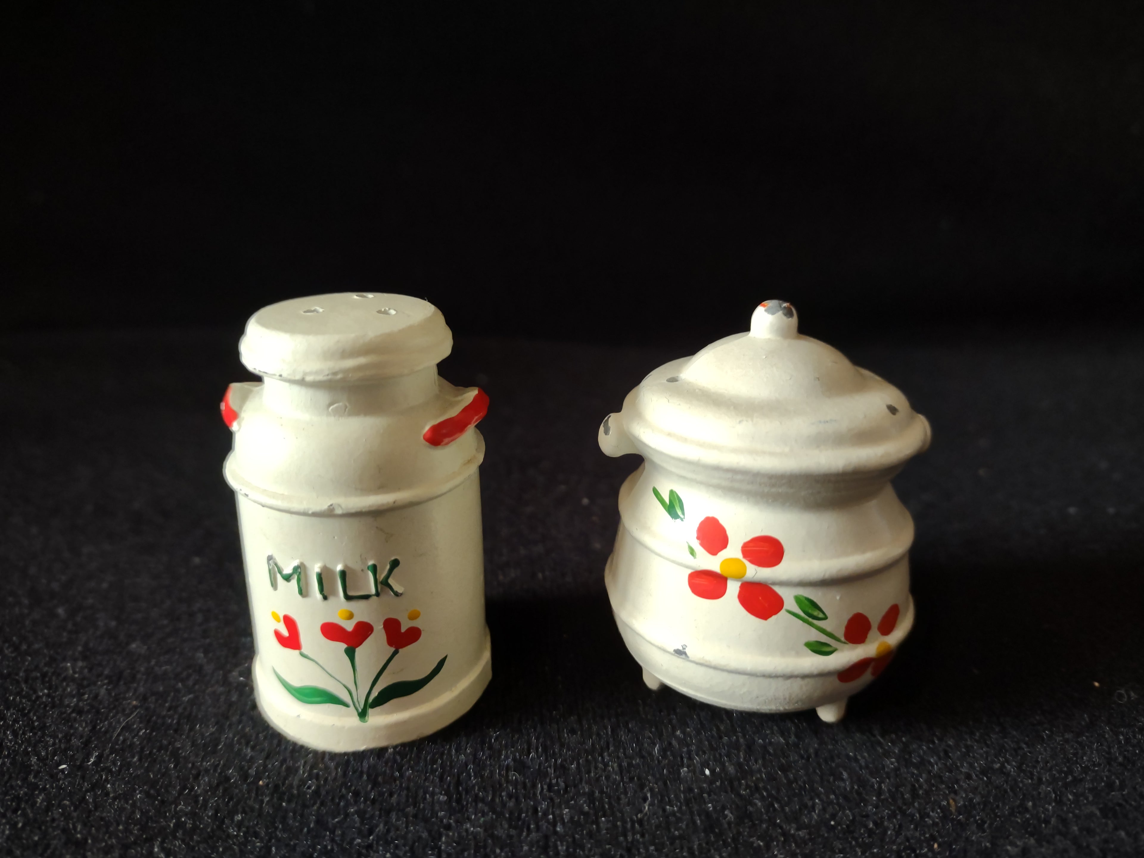 Vintage Cast Iron Milk Jug Salt and Pepper Shaker (lot 5377)