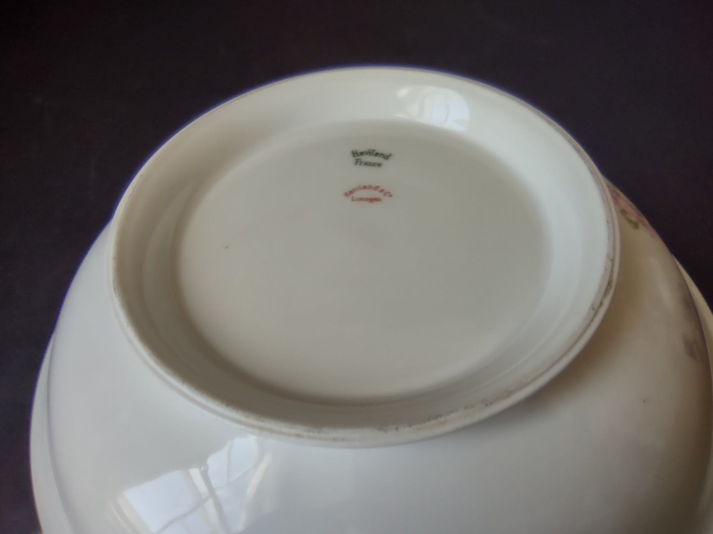 Haviland French Chic Limoges 9" Serving Bowl Gold Trim (lot 1089)