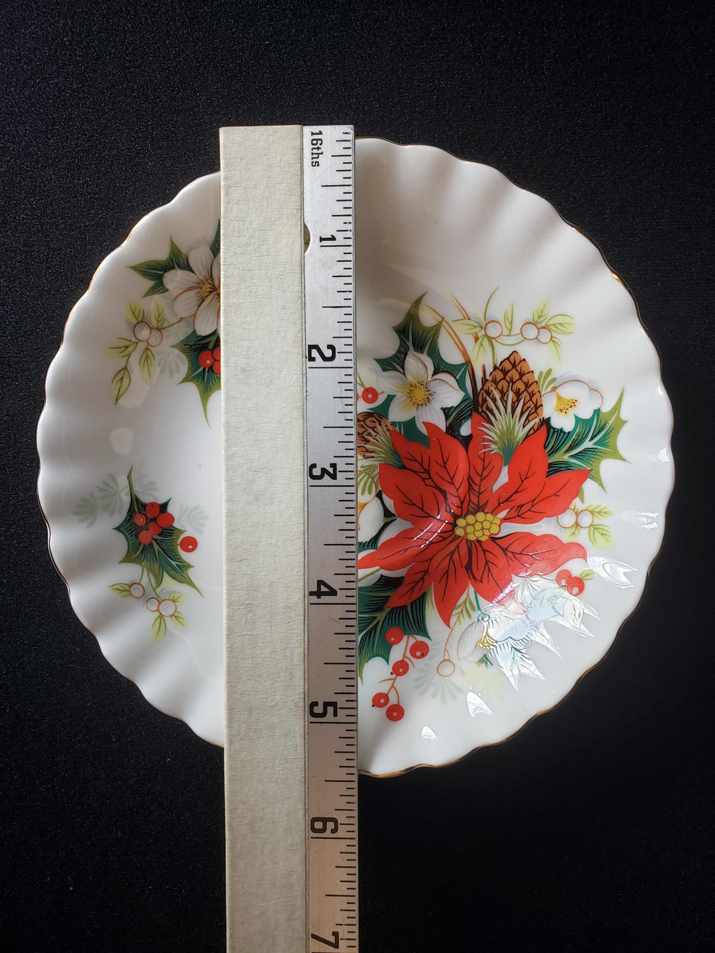 Vintage Royal Albert Bone China Yuletide Saucer ONLY (lot 2014)