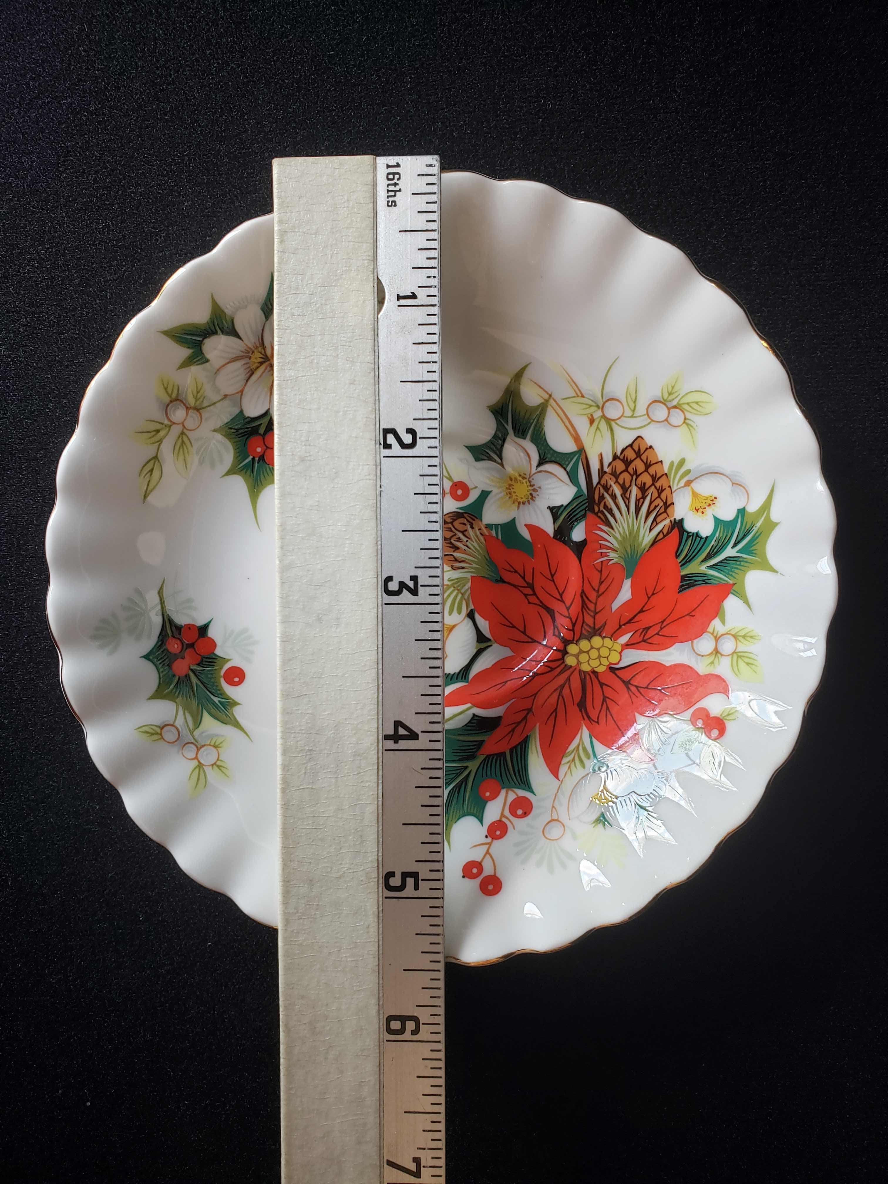 Vintage Royal Albert Bone China Yuletide Saucer ONLY (lot 2014)