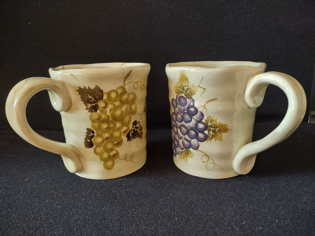 Cabernet Set of 2 Large Mugs Italian Decor Grapes (lot 5265)