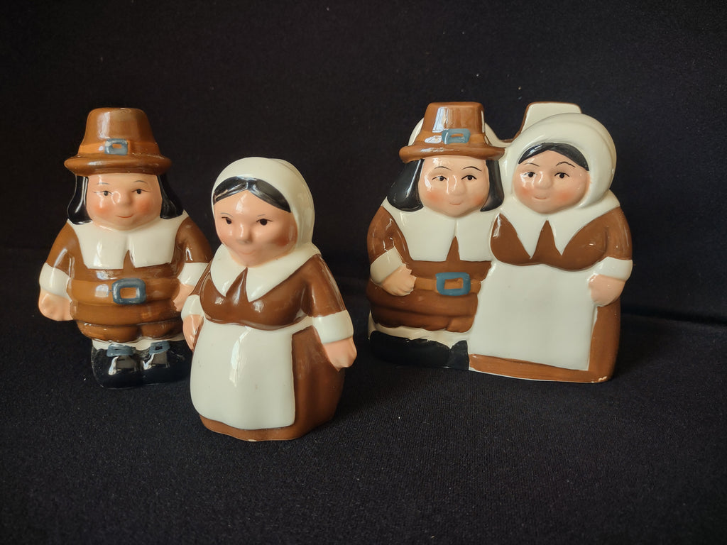 The Pilgrim Pair Thanksgiving Set Salt Pepper Shaker Napkin Holder (lot 2236)